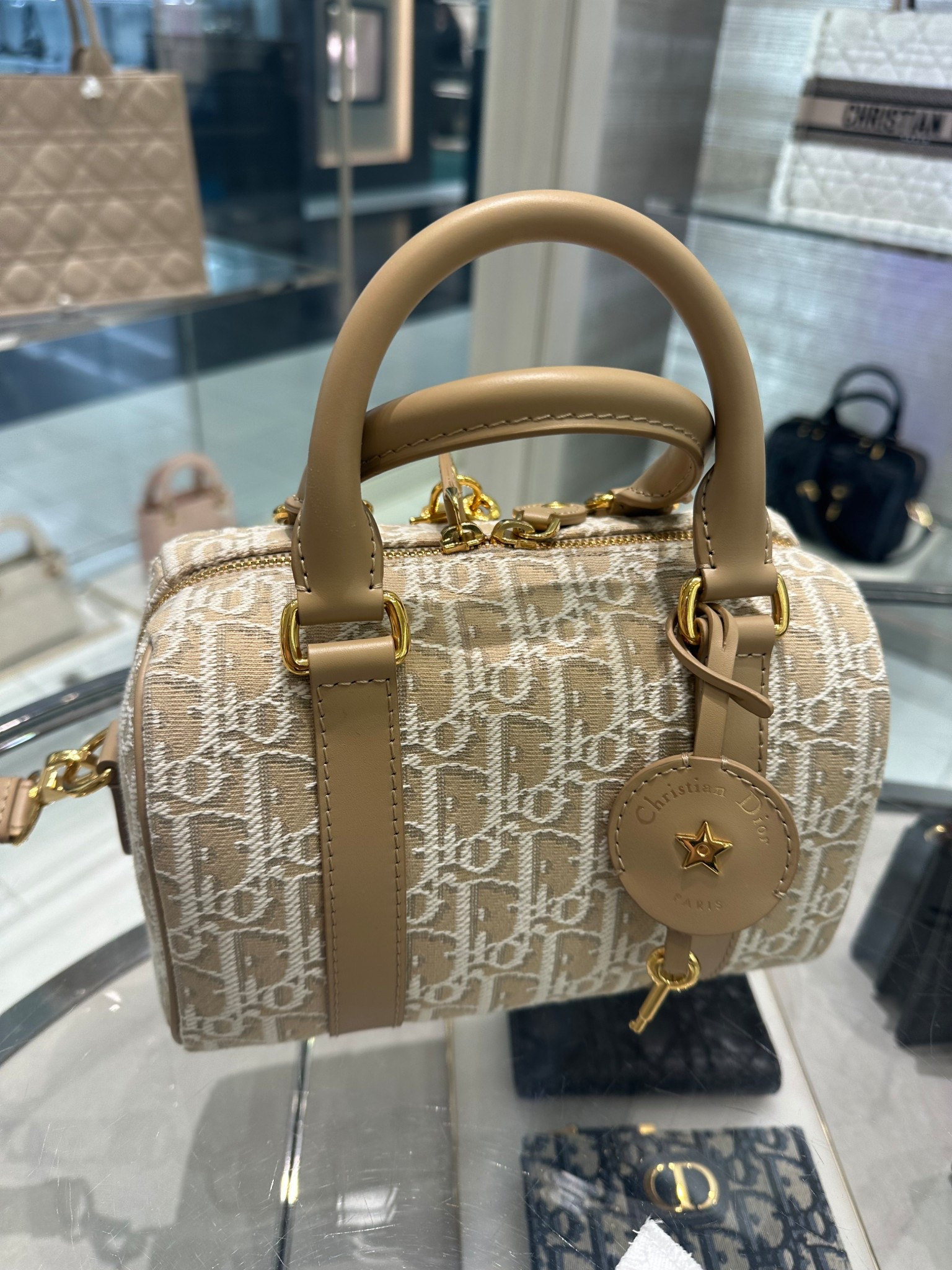 Designer dupes similar to this bag😍

#LTKSaleAlert #LTKSeasonal #LTKGiftGuide