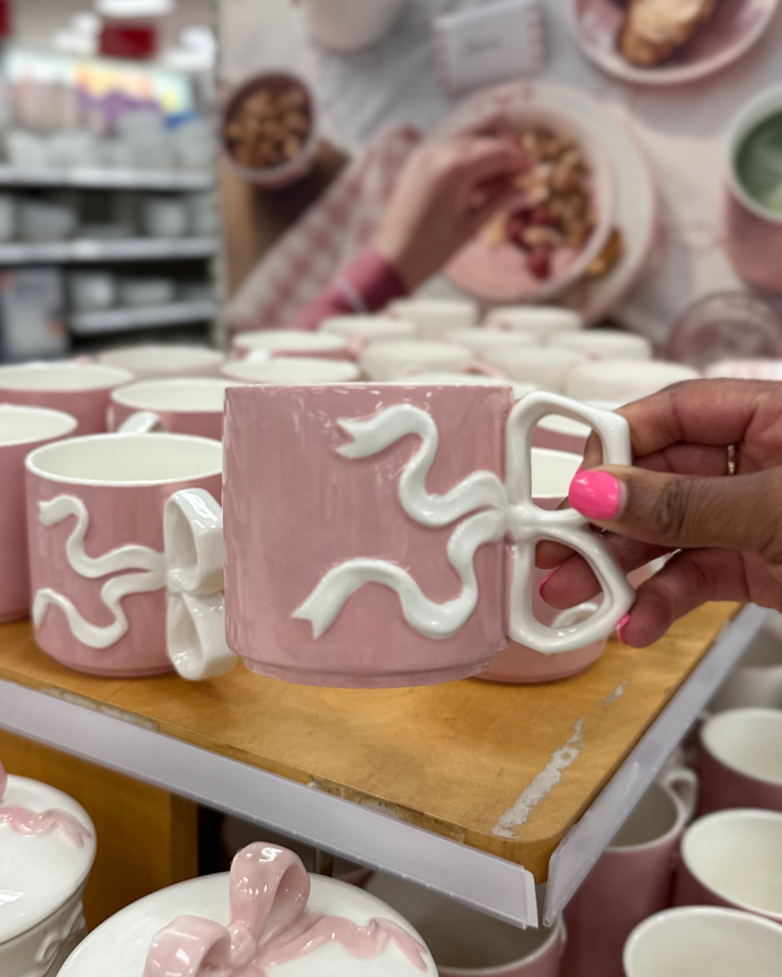 This Stoneware collection is sooo pretty! The Pink & White bows give it such a girly aesthetic 🥰 They have plates, bowls, mugs , and more.
