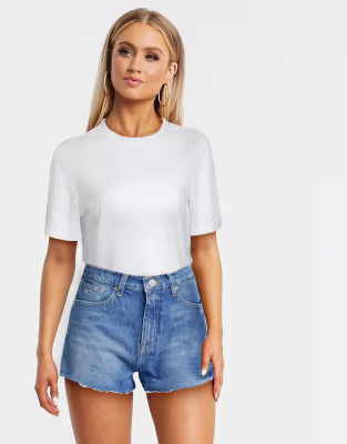 Tommy Jeans – Jeans-Hotpants in verwaschenem Mittelblau | ASOS (Global)