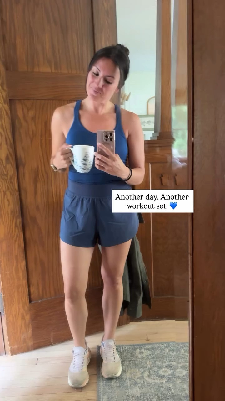 Another day. Another workout set. 💙