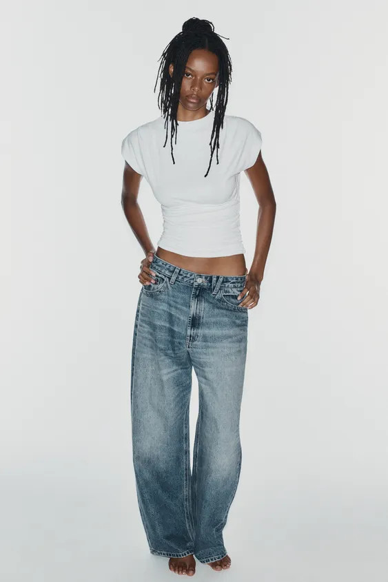 MID RISE - BAGGYMid-rise jeans featuring belt loops and a five-pocket design. Wide leg. Front zip... | Zara US