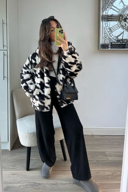 Black and white fit🖤 love how comfy this teddy jacket is! Also how cute is the dogtooth print! 

#LTKSeasonal #LTKeurope #LTKHoliday