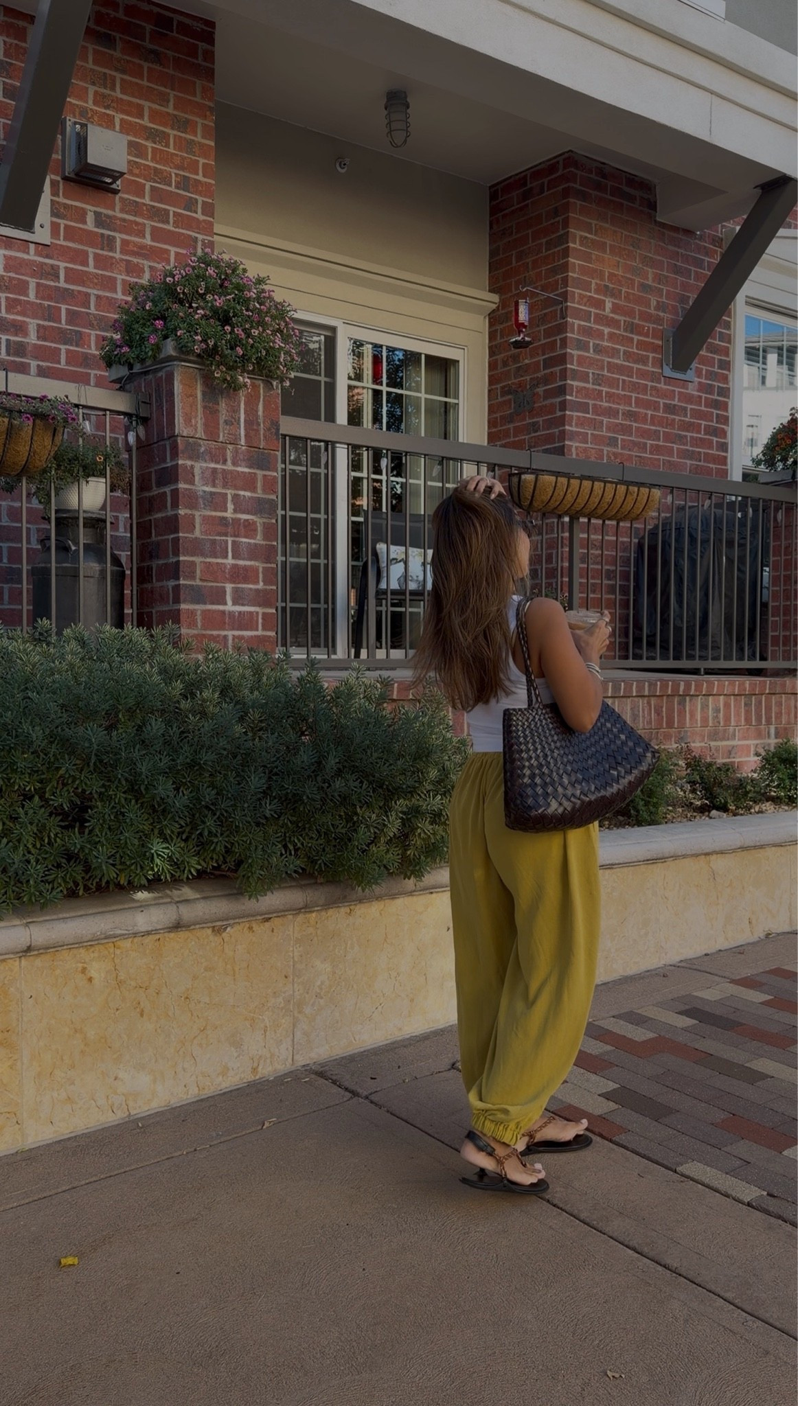 I’m all about comfy balloon pants lately, these pants 🫶🏼everyday outfit — ootd 
wearing xs pants (run tts) top xxs and shoes 7.5 

Fall transition outfit 
Fall outfit 
Casual outfit 
Coffee shop outfit 
Outfit idea 
Everyday ootd
Free people

#LTKSeasonal #LTKOver40 #LTKootd