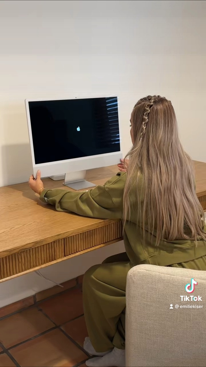 DESK & CHAIR IN OFFICE💕