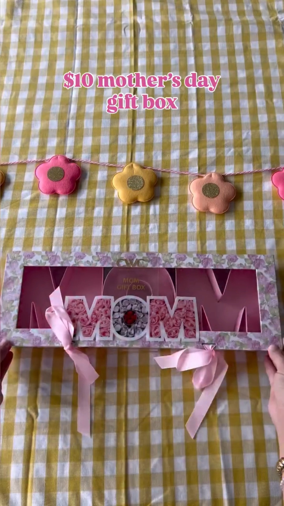 Comment “PINK” and I'll send you a 🔗💕😍

Had to get this gift box for my mom. It's so cute and only $10! 

#target #targetfind #mothersday