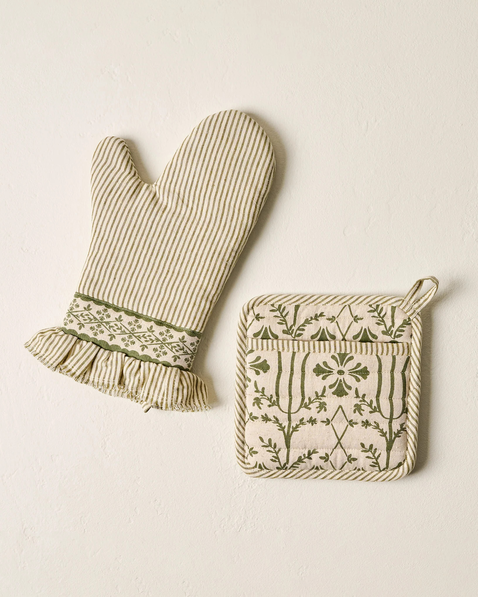 Magnolia Olive Pin Stripe Oven Mitt + Pot Holder Set | Magnolia