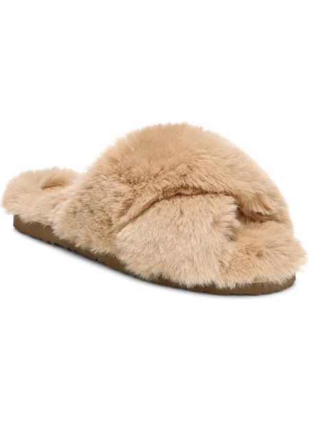 Last minute Christmas gift idea - Sam Edelman fur sides under $20 - Comes in multiple colors. Shop the cyber sale gift guide now 

#LTKshoecrush #LTKGiftGuide #LTKunder50