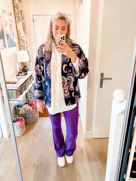 Outfits of the week 

Paisley print Coatigan from a local boutique (os) paired with a crisp white oversized shirt and purple flared leggings (Costes, L) and white sneakers. 



#LTKstyletip #LTKeurope #LTKSeasonal