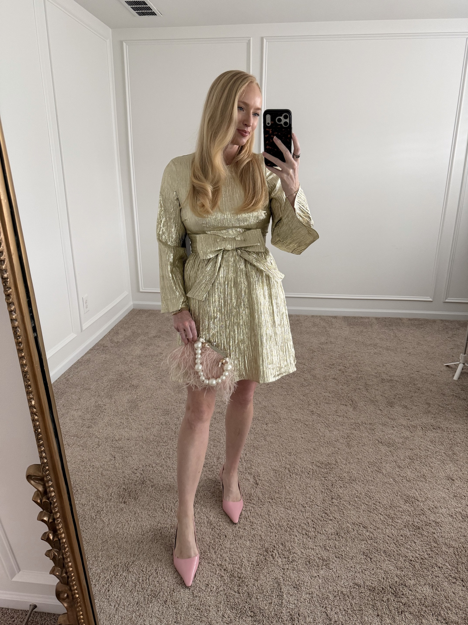 If I was going on a trip to NYC for Christmas this year.. this is what I would wear to the nutcracker ballet! Such a pretty holiday dress that you can re wear for NYE. If between size up it runs a little small in the chest. 



#LTKGiftGuide #LTKSeasonal #LTKHoliday