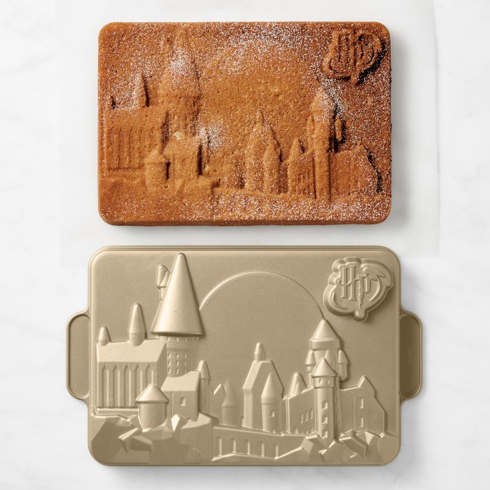 HARRY POTTER™ Hogwarts Cast Aluminum Nonstick Cake Pan | Williams-Sonoma