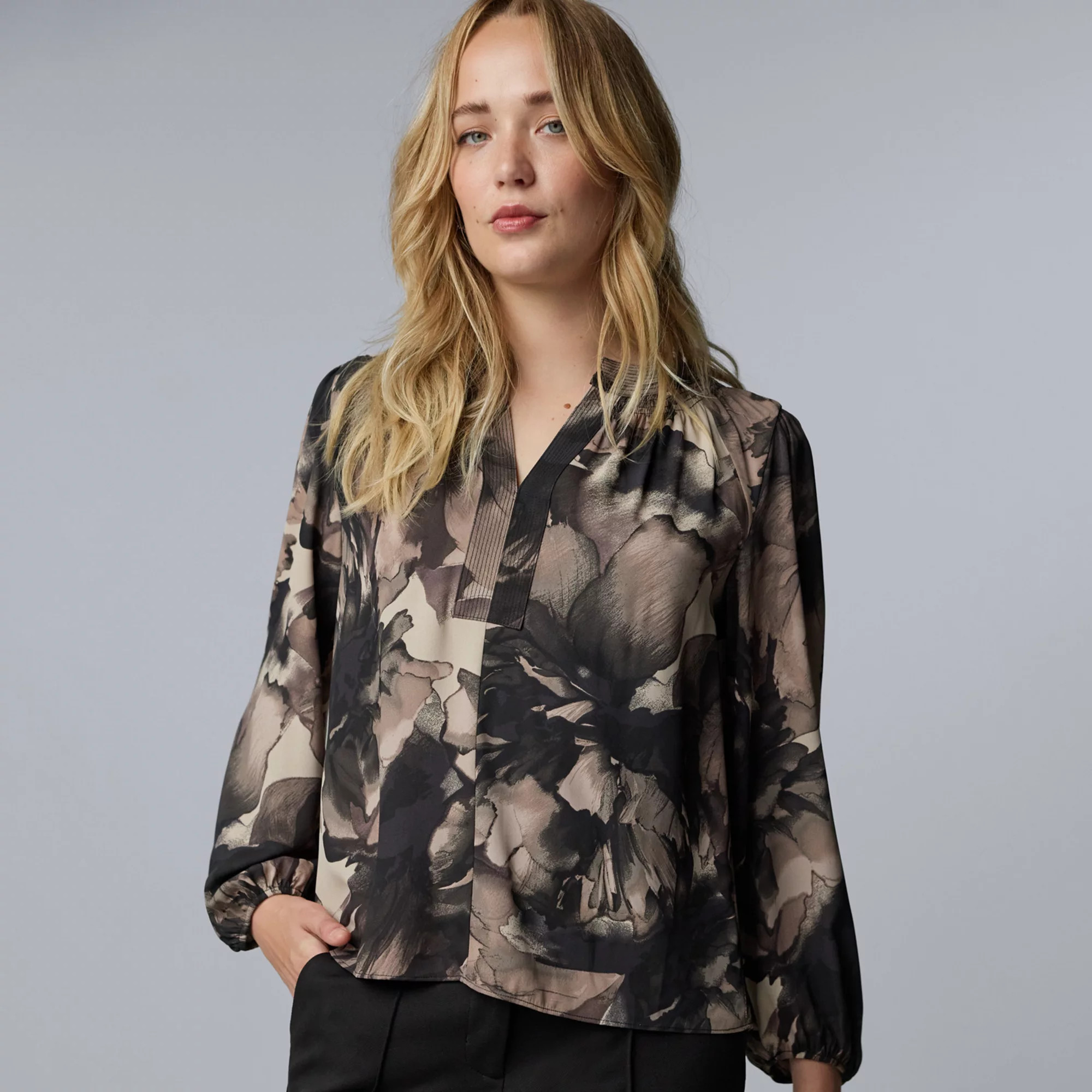 Women's Simply Vera Vera Wang Long Sleeve Smocked Neck Blouse, Size: Large, Brown | Kohl's