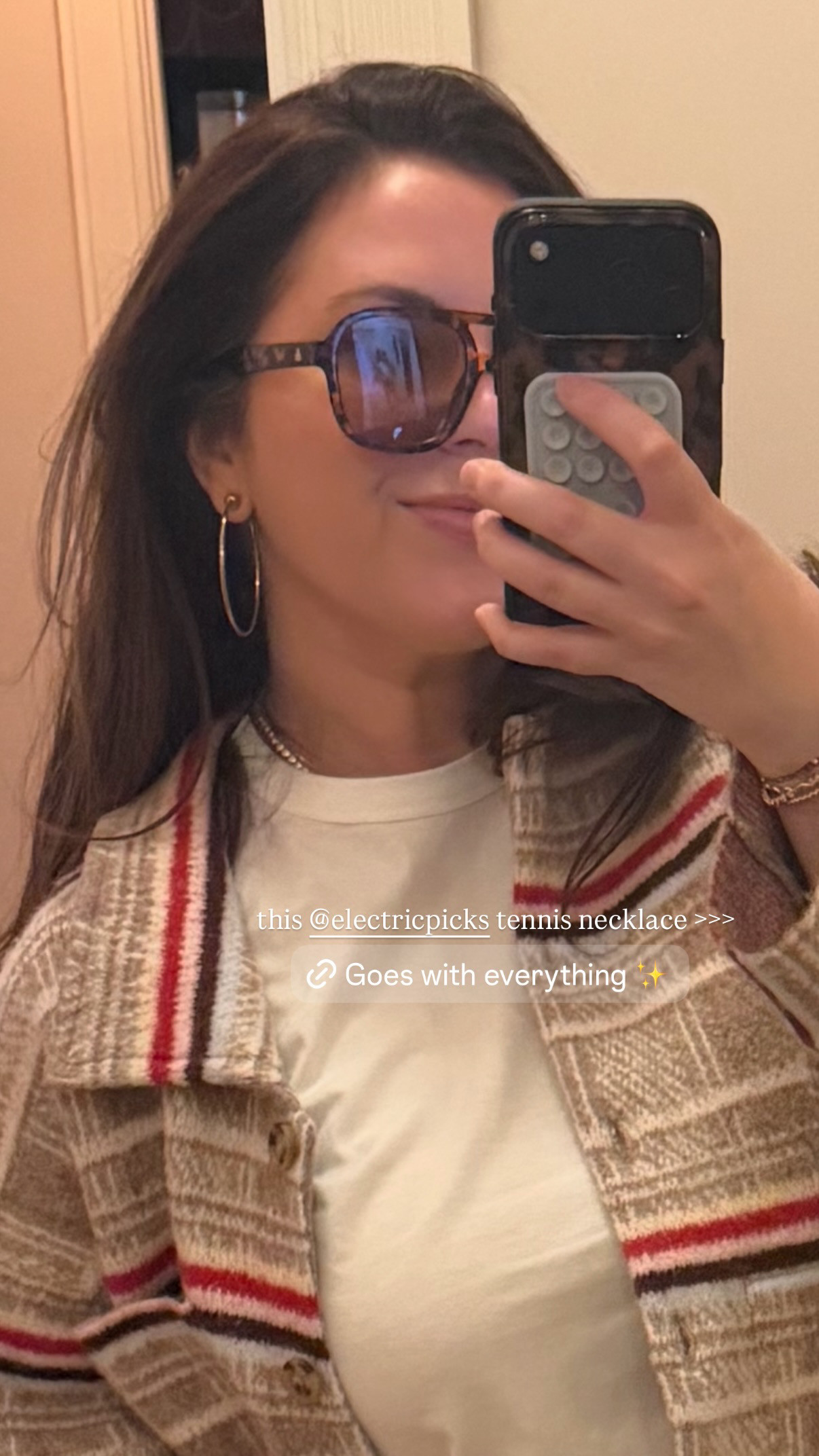 NYC Details! 

necklace l sunglasses l earrings 

 