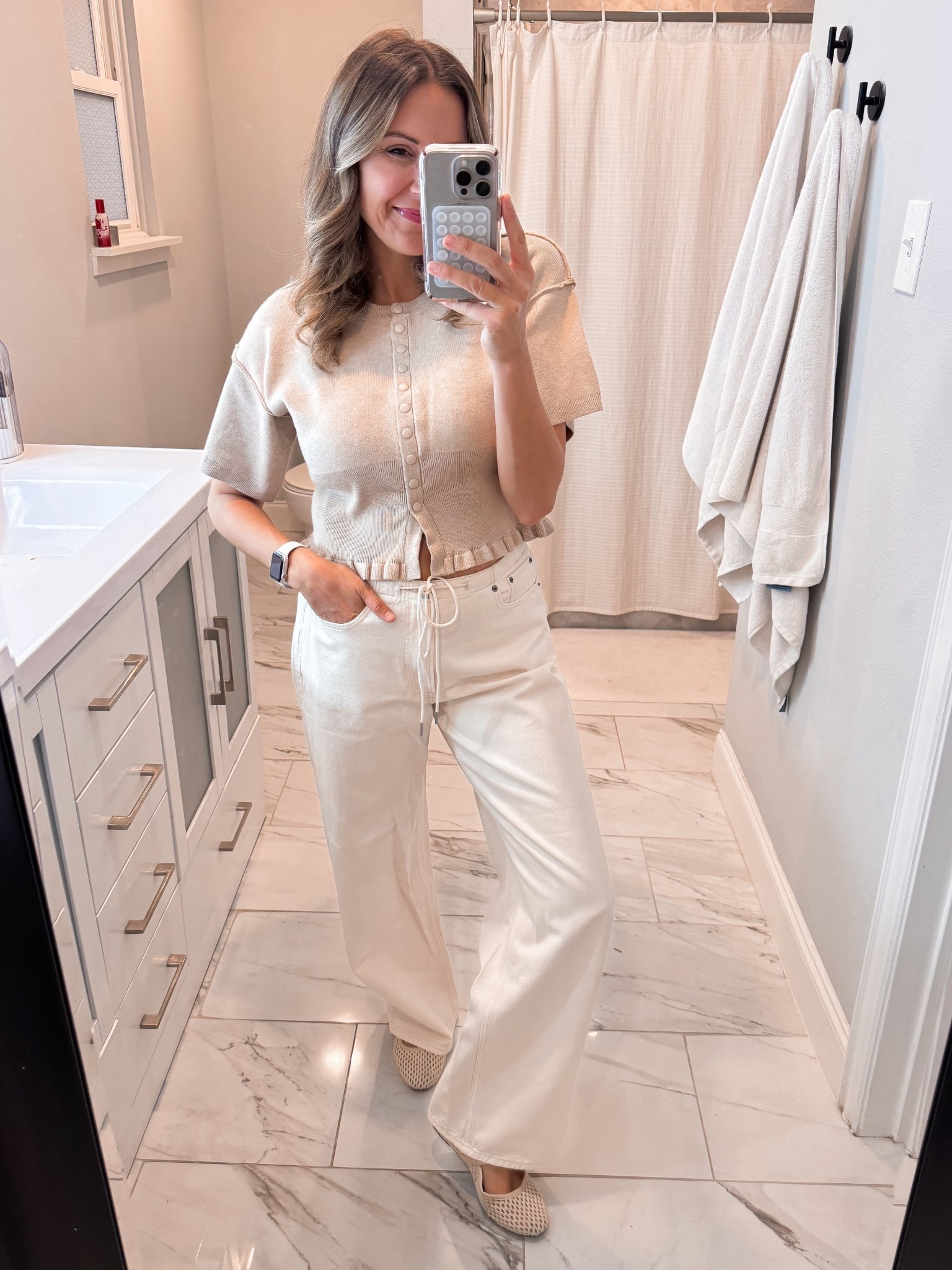 Linked similar sweater! 



#LTKootd #LTKOver40 #LTKmomlife