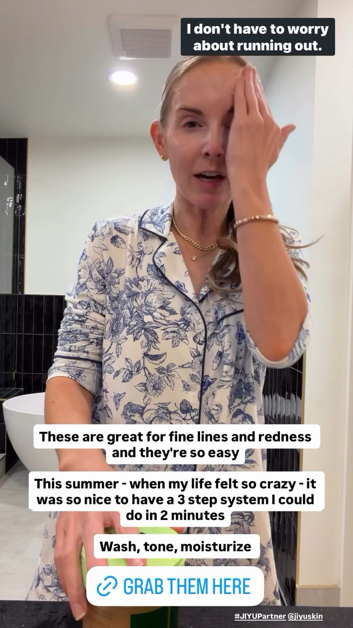 #JIYUPartner @jiyuskin  These are great for fine lines and redness and they're so easy

This summer - when my life felt so crazy - it was so nice to have a 3 step system I could do in 2 minutes

Wash, tone, moisturize