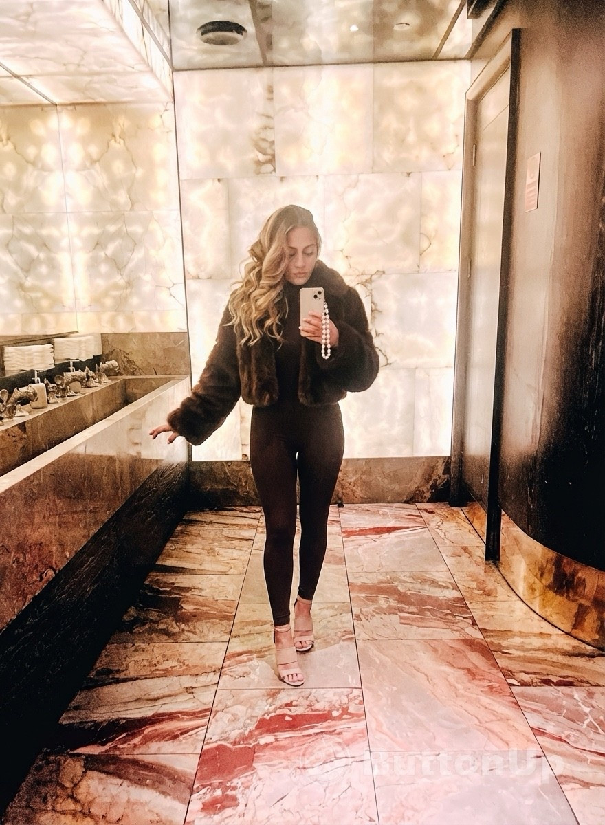 London and fur vibes. #fashionweek

#LTKootd #LTKNYFW #LTKValentine