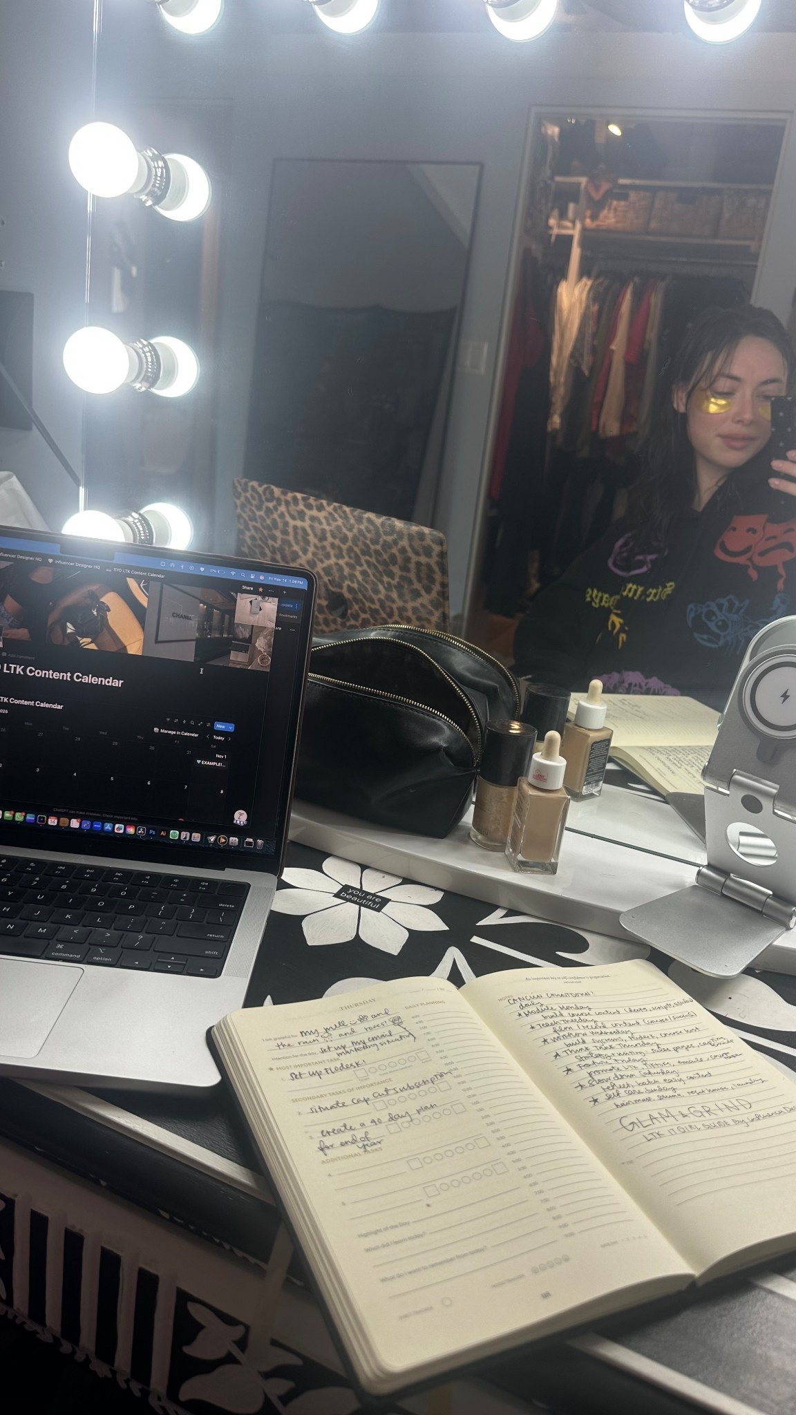 Content creation ain’t always pretty! Sometimes my desk is a mess and I’m in sweats - but it’s all a part of the process. I love using my intelligent change productivity planner for my daily tasks. Writing by hand is SO important for me. Then I use Notion on my laptop to plan the big picture after working out the kinks on paper. 📝 

#LTKselfcare