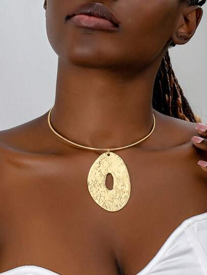 1pc Oval-Shaped Gold Pendant Necklace (Women) - Size one-size | SHEIN