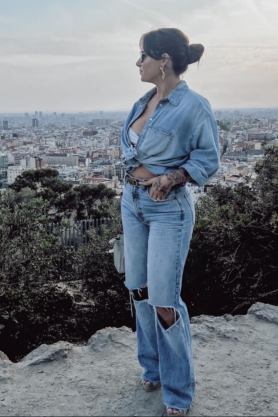 Denim look

total look jeans, jeans 90’ déchiré, jeans bleu wide leg, jeans déchiré, chemise en jean bleue, chemise denim bleue

#LTKstyletip