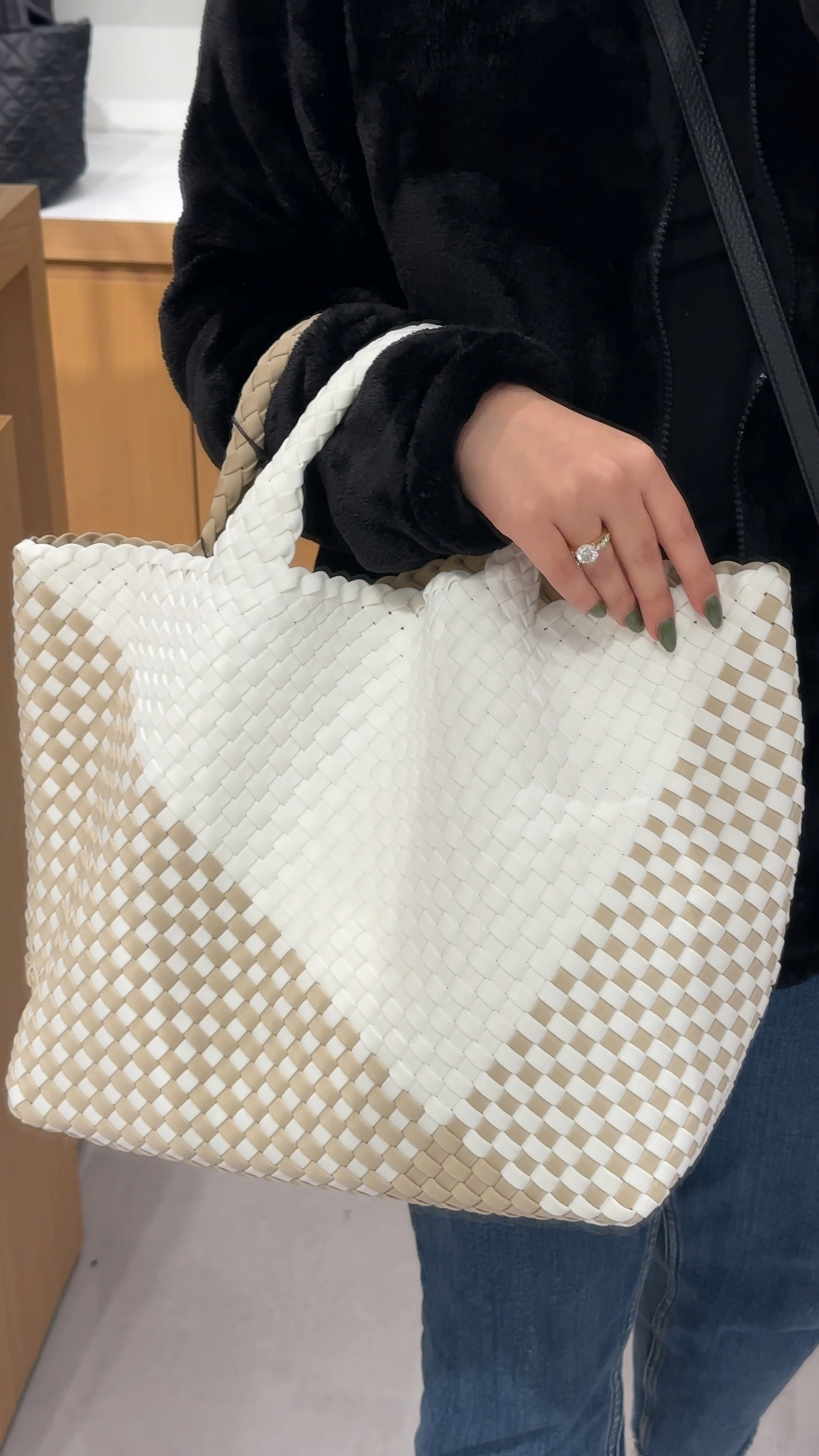 #bloomies bag I’m loving! 

#LTKSeasonal #LTKHoliday