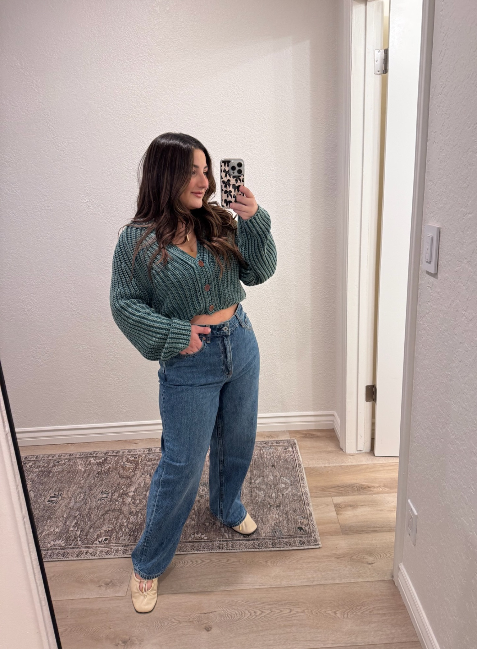 Petite fashion! 

Loose jeans
Medium wash
Size 29 extra short 

Cardigan size extra small 

#abercrombiestyle 
Petite jeans, petite denim, Abercrombie, Free People

#LTKFindsUnder100 #LTKSaleAlert #LTKSeasonal