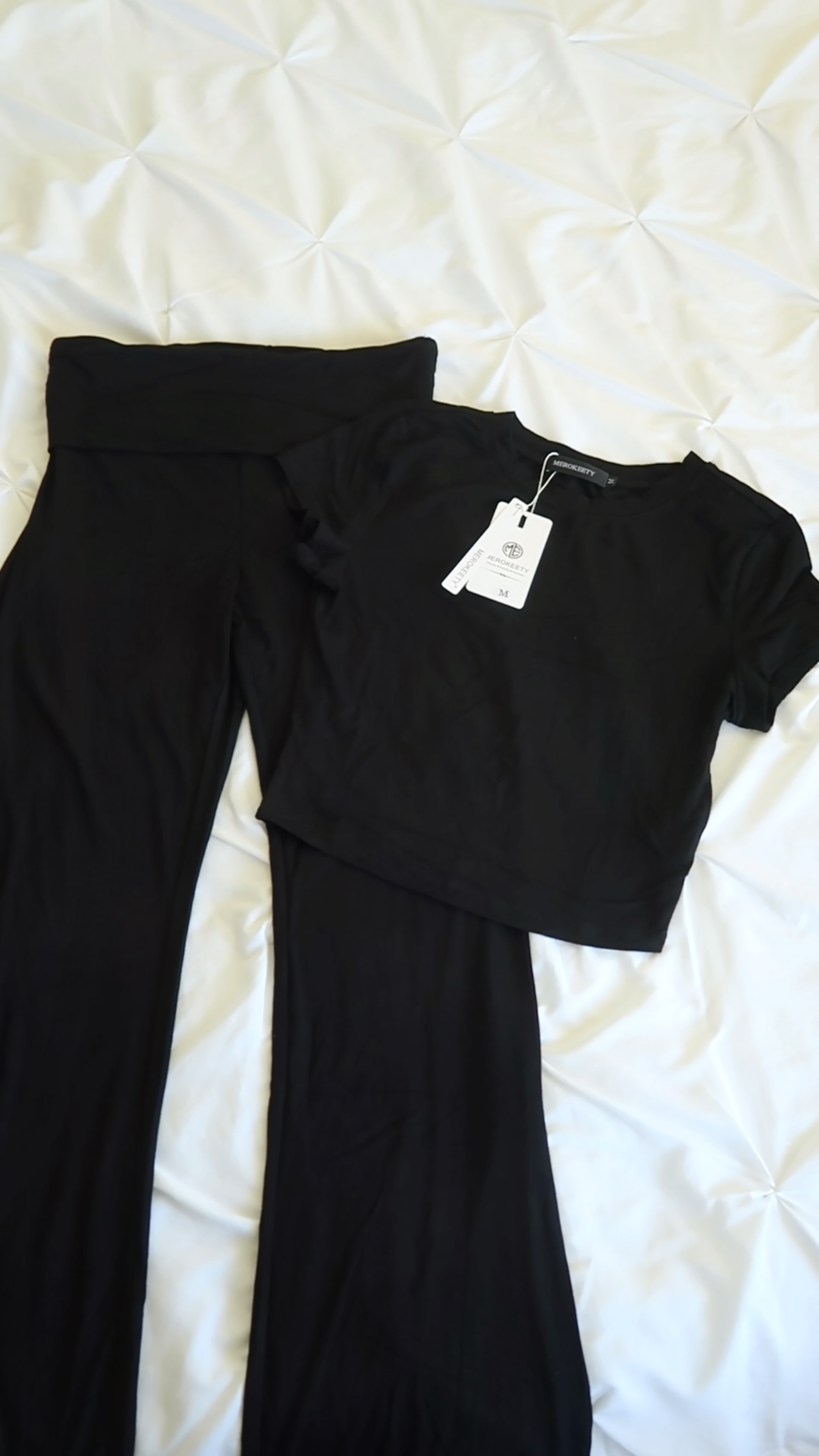 skims dupe cute & comfy Amazon 2 piece lounge set by MEROKEETY 🖤

#amazonfinds #merokeety #twopieceset #loungeset #skimsdupe #amazonfashion 

#LTKover40 #LTKU #LTKVideo