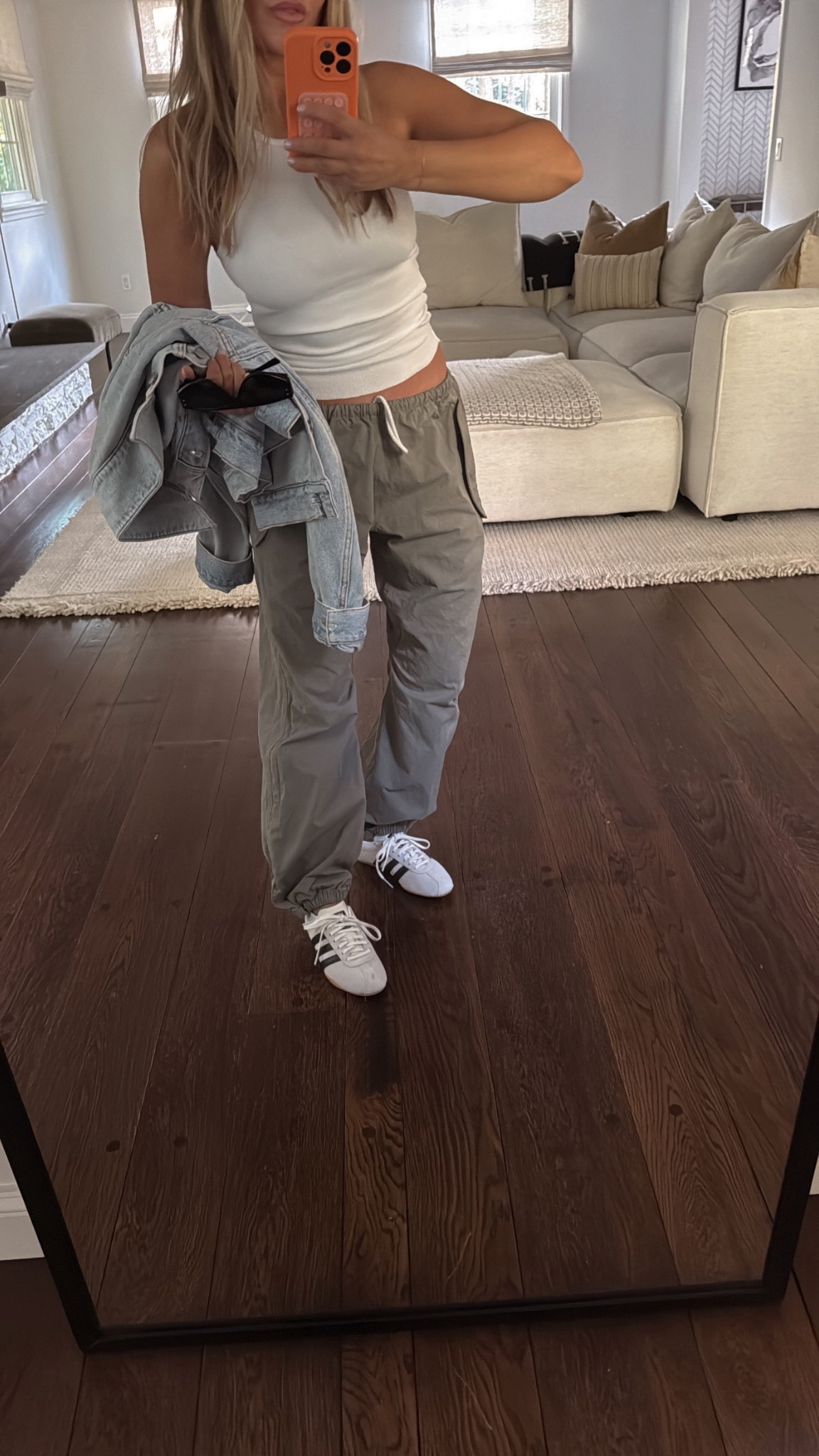 OOTD

Tank small 
Pants small 
Sneakers tts 