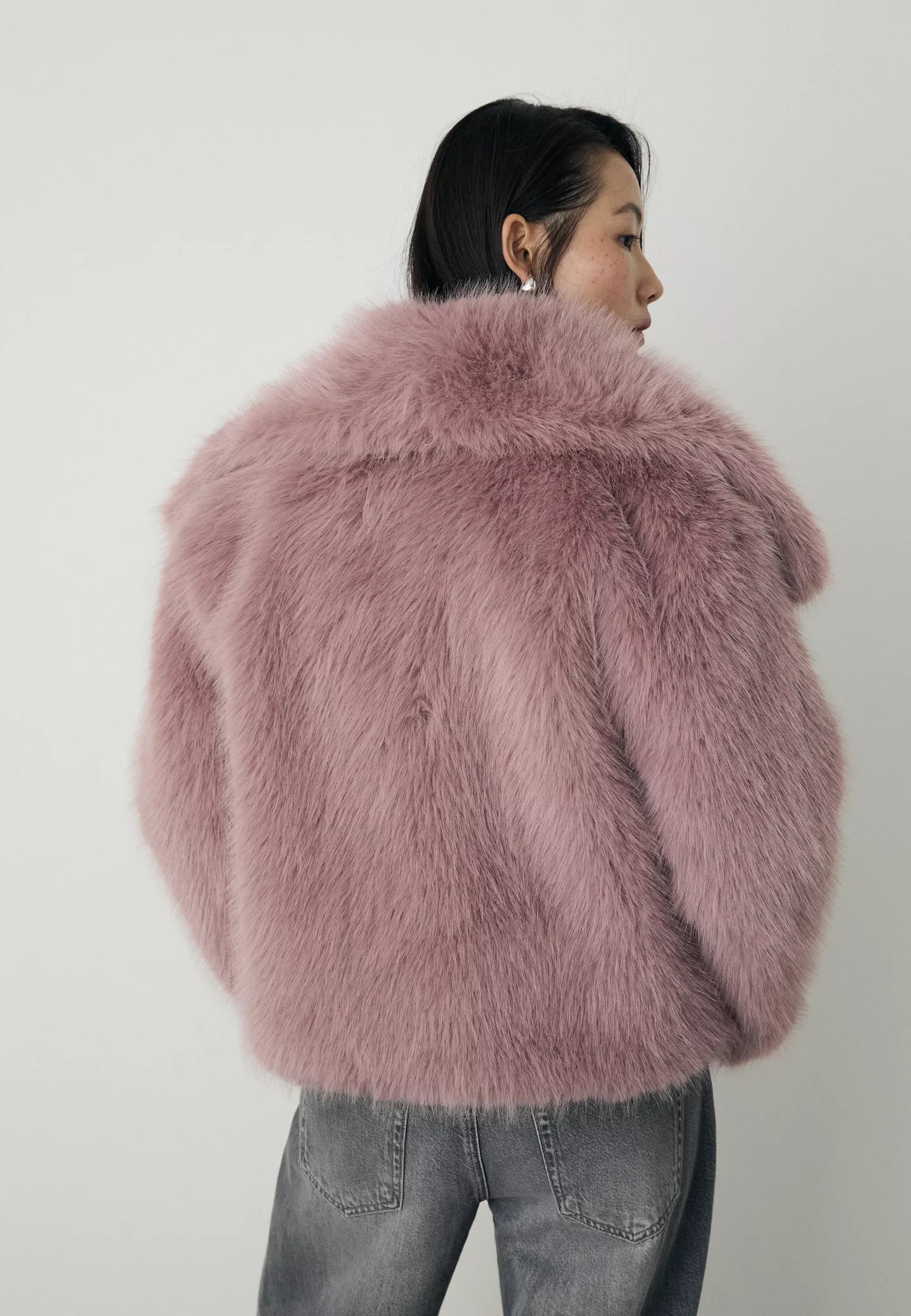 Cropped faux fur jacket | Stradivarius (NL)