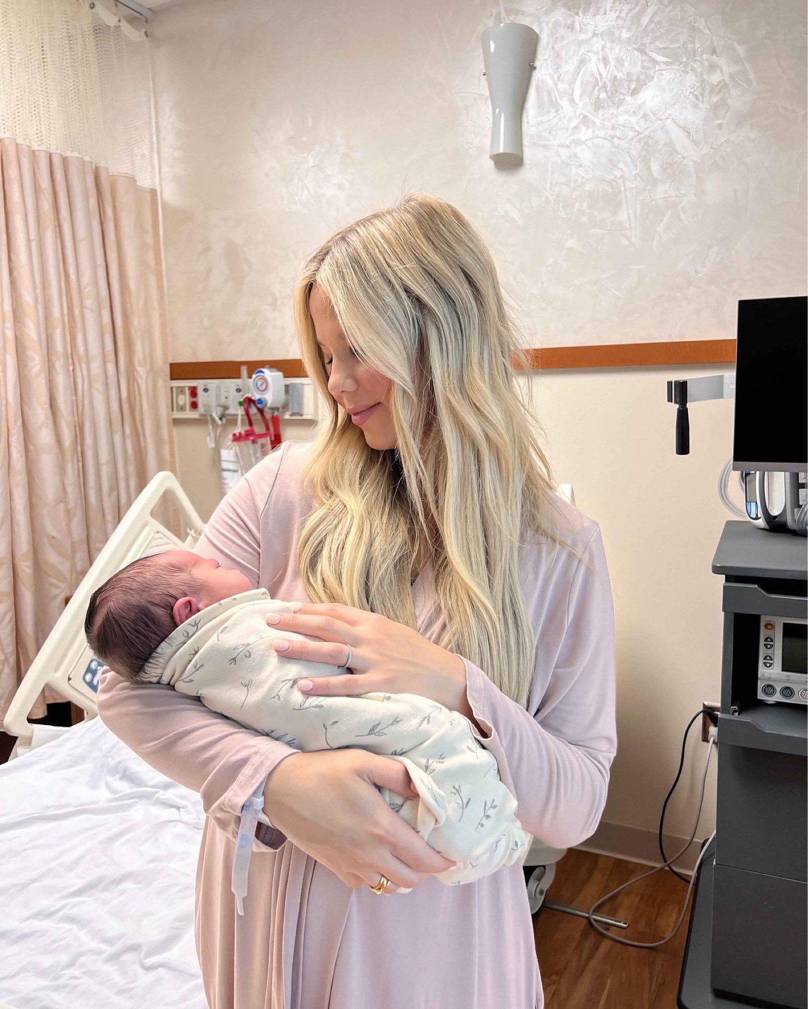 Mom and baby hospital must haves, newborn swaddle, postpartum robe, Kyte baby, newborn must haves, hospital bag must haves 

#LTKbaby #LTKunder100 #LTKbump