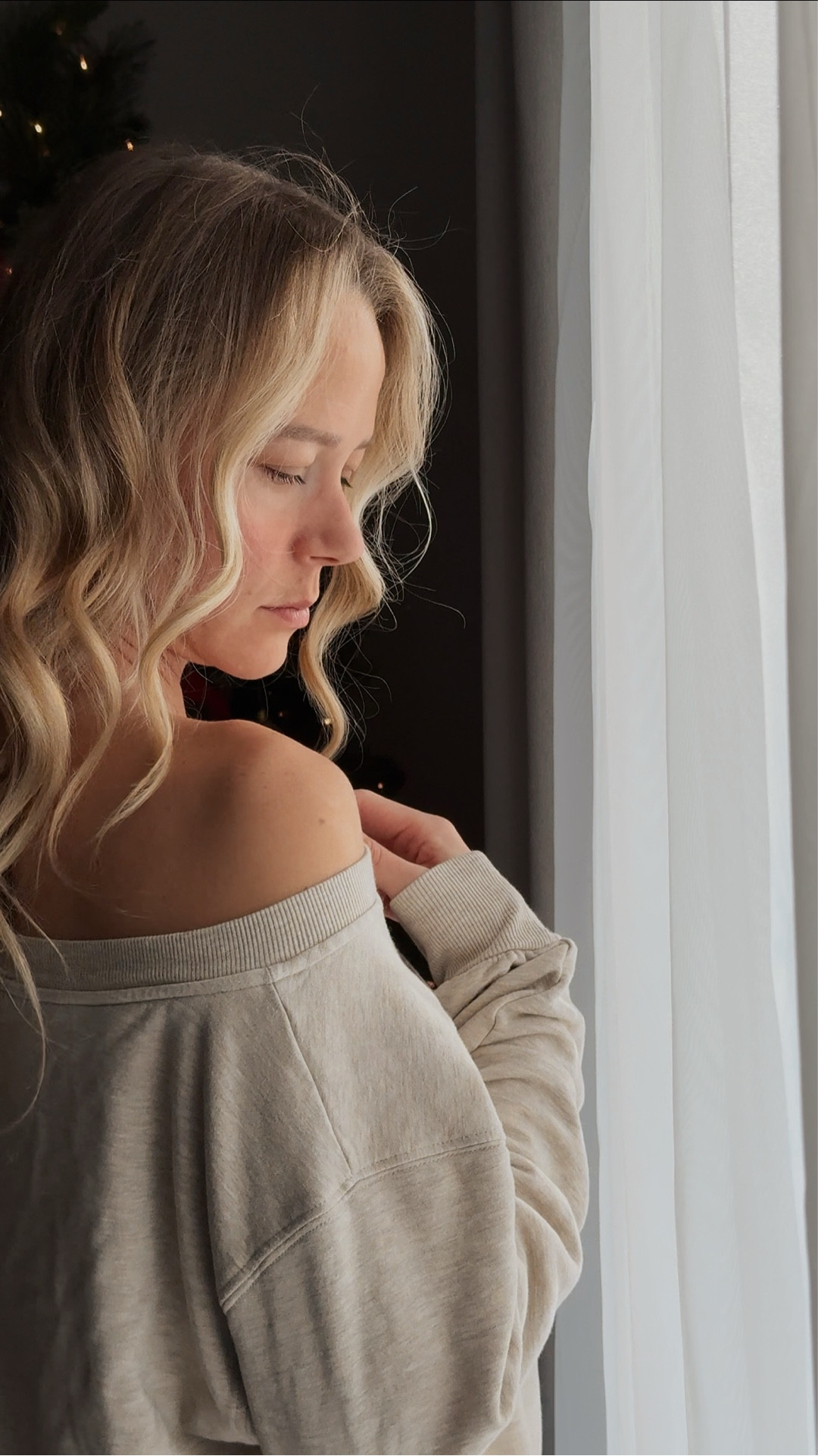 Brookesville One-Shoulder Sweatshirt — soft, cozy, and effortless for everyday moments.
Sharing both colors I styled in my Reel. Everything is linked below.

@78andsunnyapparel
#liketkit @Shop.LTK 

#LTKSeasonal #LTKootd #LTKdayinmylife