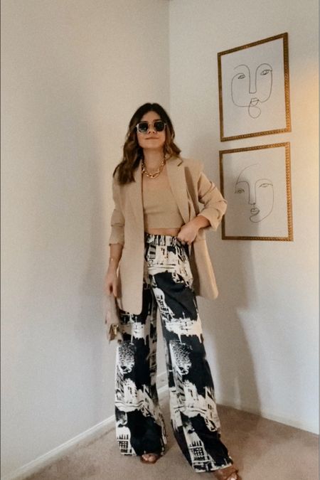 Neutral outfit, neutral style, wide leg pants, blazer, beige blazer🖤
Back in stock alert! These amazing pants are back in stock! They are under $40 and you need them for this fall! They run big, I’m wearing size 2. Make sure to size one down!

#LTKstyletip #LTKunder50 #LTKunder100