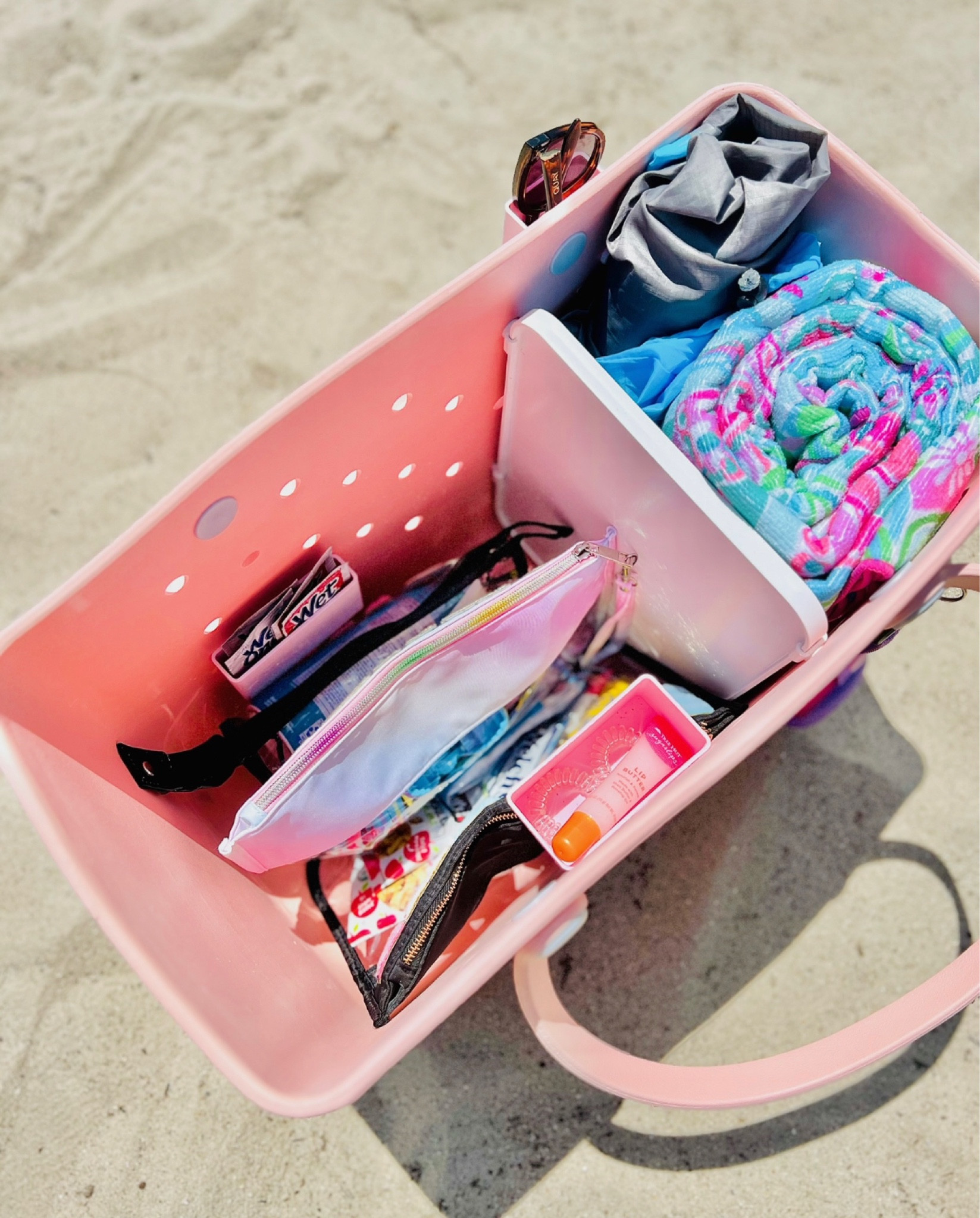 Don’t get overwhelmed with the amount of space the Bogg Bag offers - utilize it!!

#amazon #summeraccessories #boggbag #beachessentials

#LTKitbag #LTKtravel #LTKSeasonal