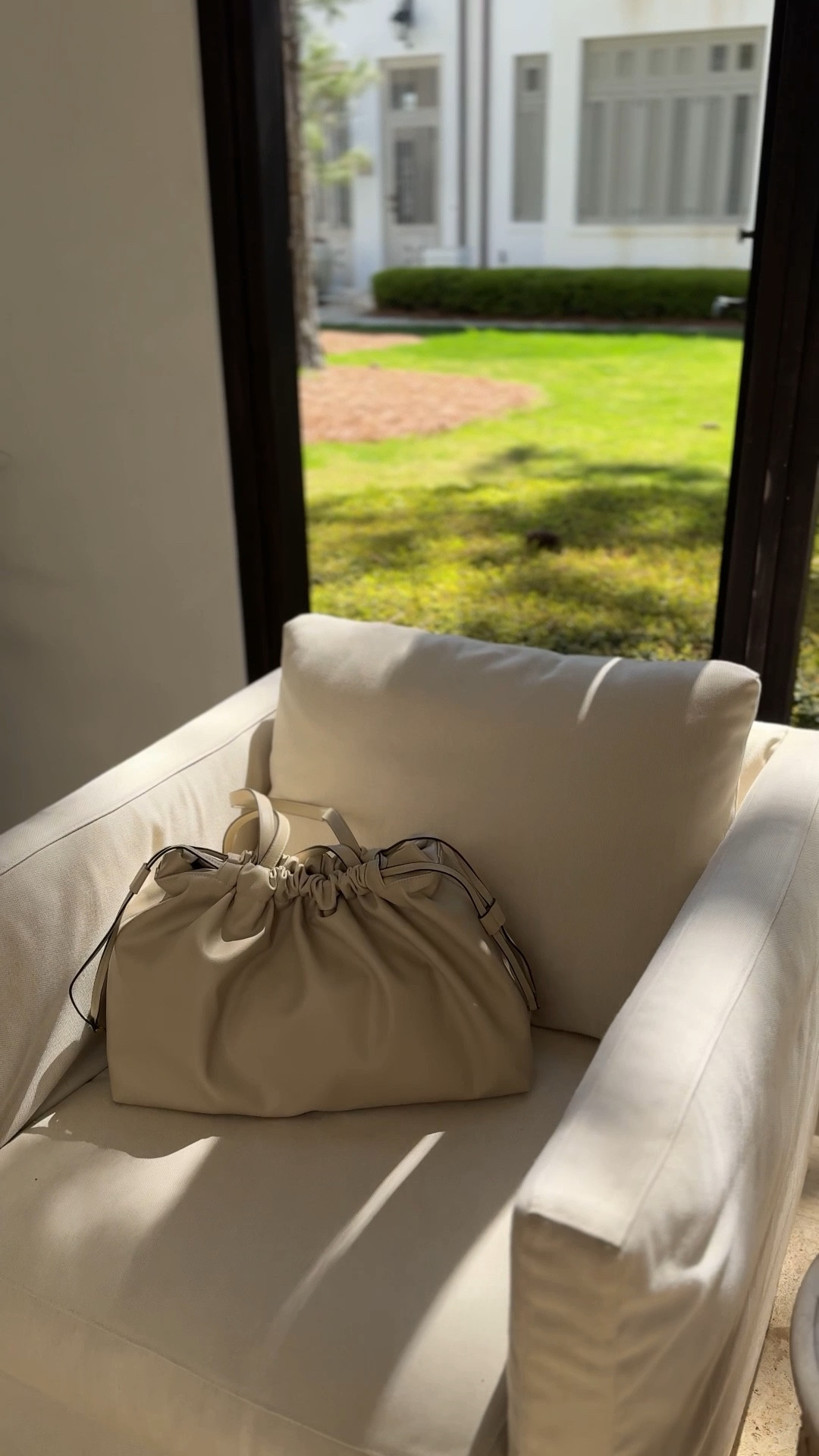 This bag is sooooo good! Looks high end and under $40!!! 🌤️ it’s sold out twice already! 

#LTKU #LTKootd #LTKgrwm