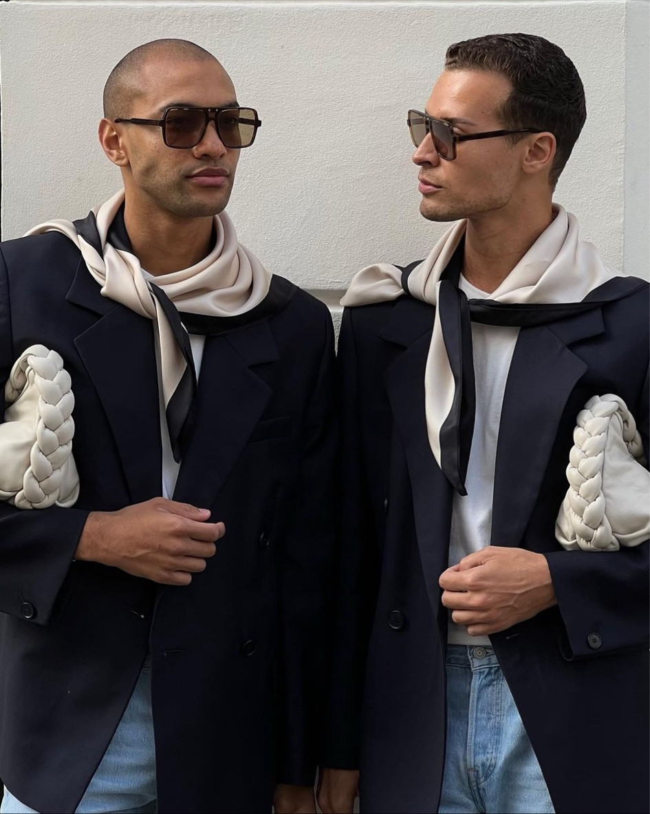 Paris Fashion Week - street style 

blazer croisé en laine, blazer bleu marine, jeans classiques Levi’s, jeans bleus, jeans regular, sac en cuir blanc, sac porté épaule Hereu, foulard en soie, foulard carré 
#PFW #ParisFashionWeek #PFWxLTK #streetstyle

#LTKmens #LTKstyletip #LTKeurope