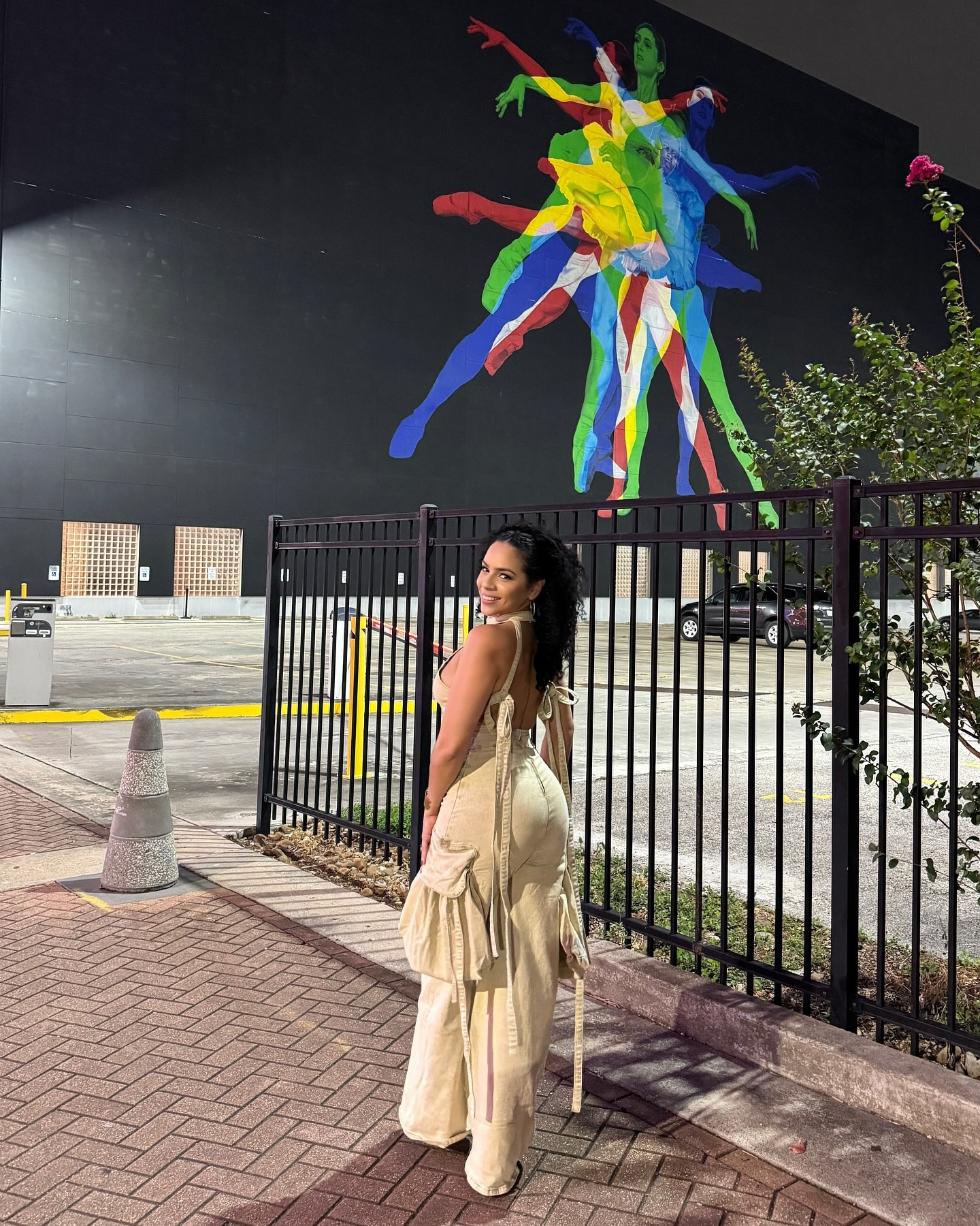 ✨Fashion is not Blind 🫣 

We had a blast last year at the @patron host event for @iambeckyg concert, she ATE!! as this @shopakira look from head to toe! The gold boots gave that winning touch! 

Thank you so much for having me, I was like a nena chiquita when I met Becky! 🥺❤️, keep shinning bright !!

You know you can find all my looks in my bio link ? 

#shopAkira #jumper #beckyG #patrontequila