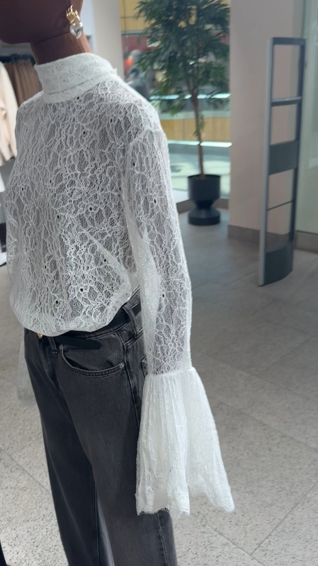 Fell in love with this top when I saw it at the H&M in Dallas 😍😍

#LTKHoliday #LTKFindsUnder100 #LTKGiftGuide