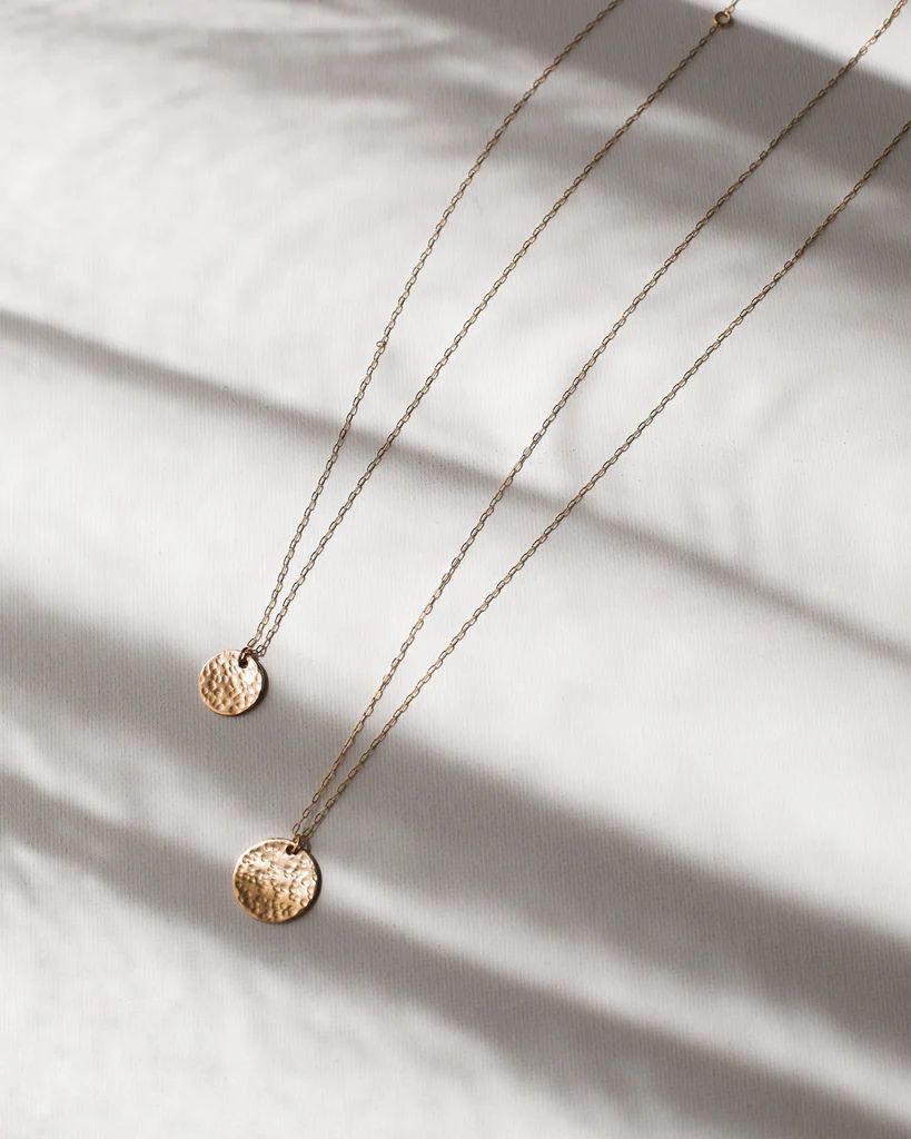 THE HAMMERED COIN NECKLACE - GOLD5/8 Medium | Stylin by Aylin