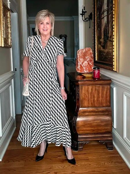 Black and white dress size large | Amazon finds | black pumps | classic striped dress 

#LTKstyletip #LTKshoecrush #LTKover40