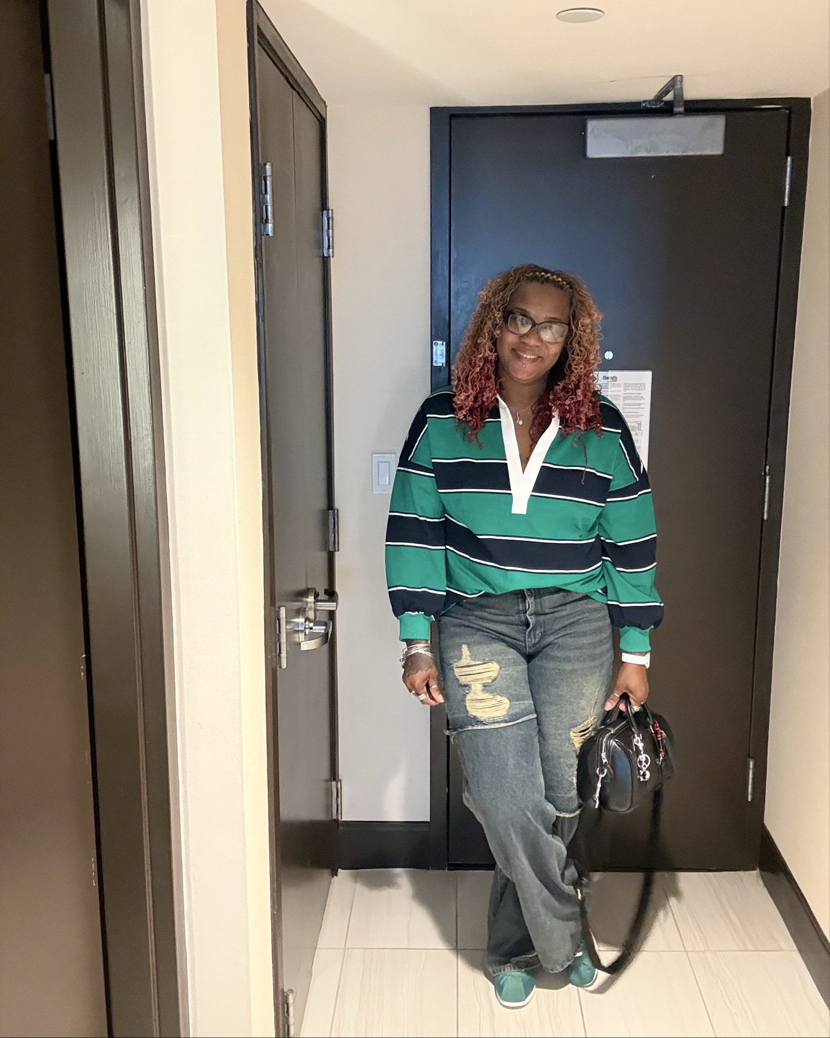 Today = Comfortable but don’t get it twisted. It was all about easy layers, good denim, and a bag that speaks for itself. 🖤💚💙
~~~~~~~
#novababe #nike #coach
#ootd #rugbystyle

#LTKootd #LTKPlusSize #LTKSaleAlert