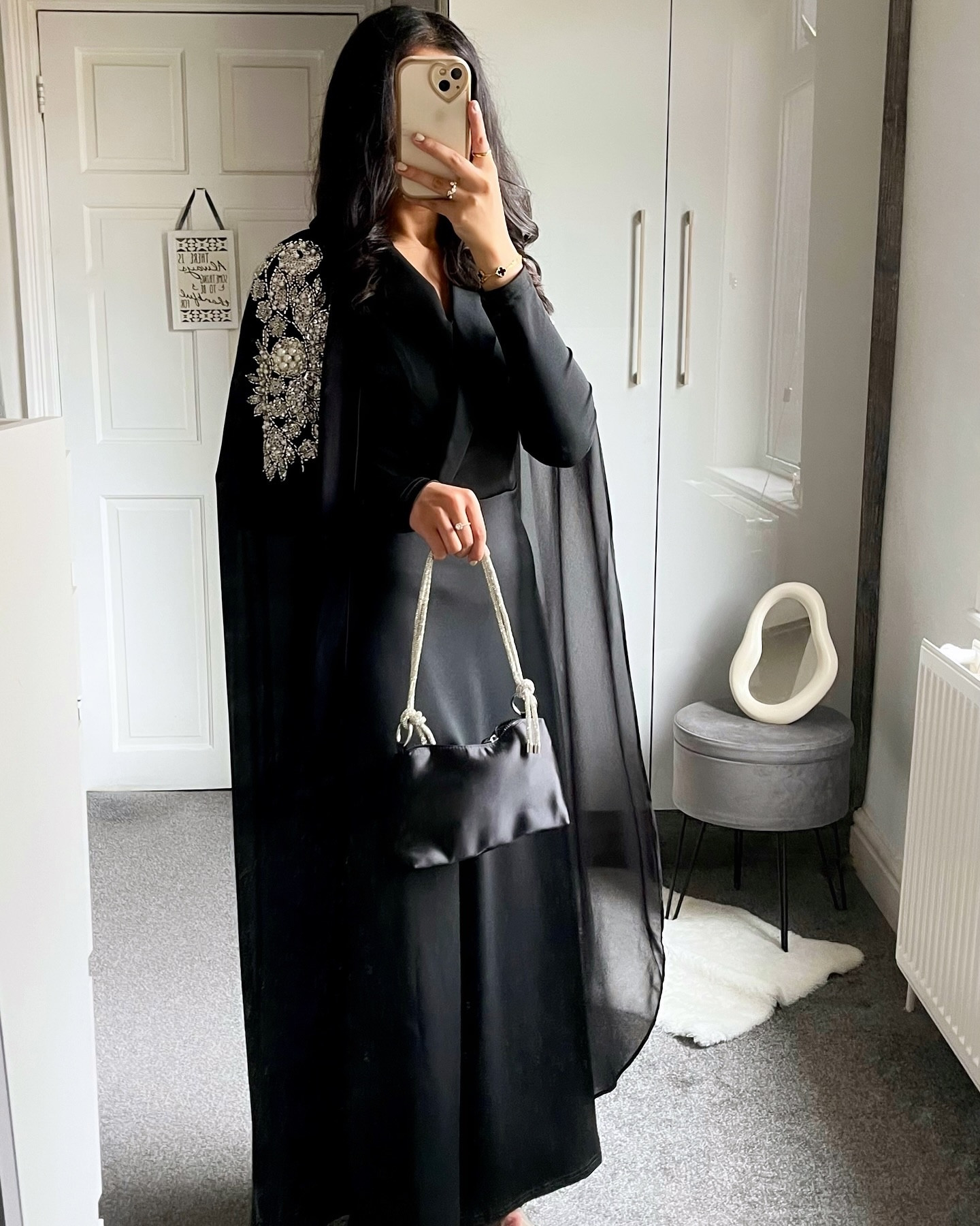 A mirror selfie is a MUST!

________________________
#ootd #outfitinspo #graduation #modestwear #modestfashion