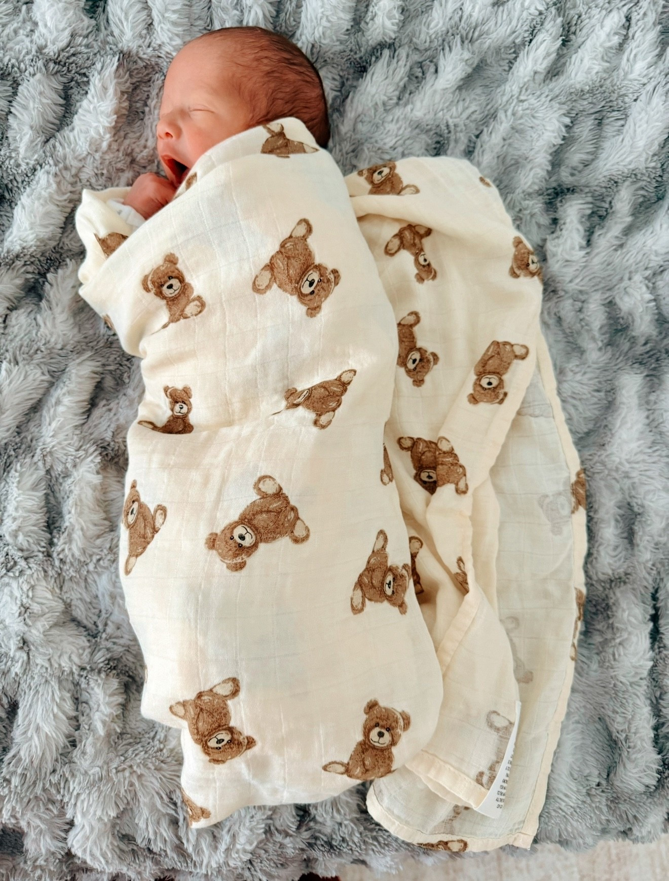 Cozy & Cute Newborn Essential 🧸✨
This teddy bear muslin swaddle has been our go-to for snuggly naps and adorable photos. Paired with this ultra-soft faux fur blanket, it’s giving newborn heaven 💛 

#newbornessentials #ltkbaby #swaddles #babyblankets #cozynursery #newbornmusthaves #babyfinds

#LTKBaby #LTKBump #LTKFamily