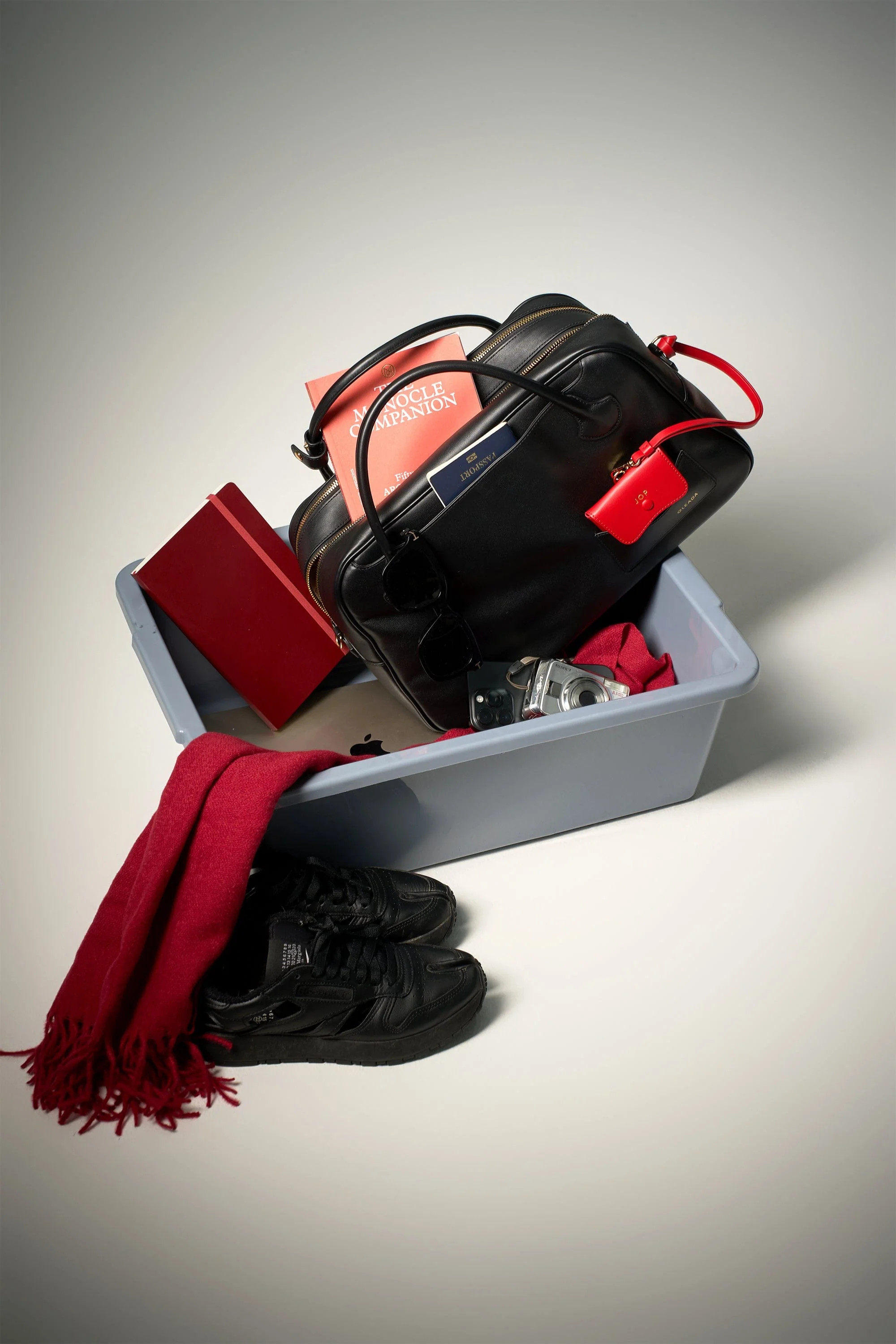 Shop Marina Carryall - OLEADA: Leather Handbag & Backpack Work Bag for Women | OLEADA