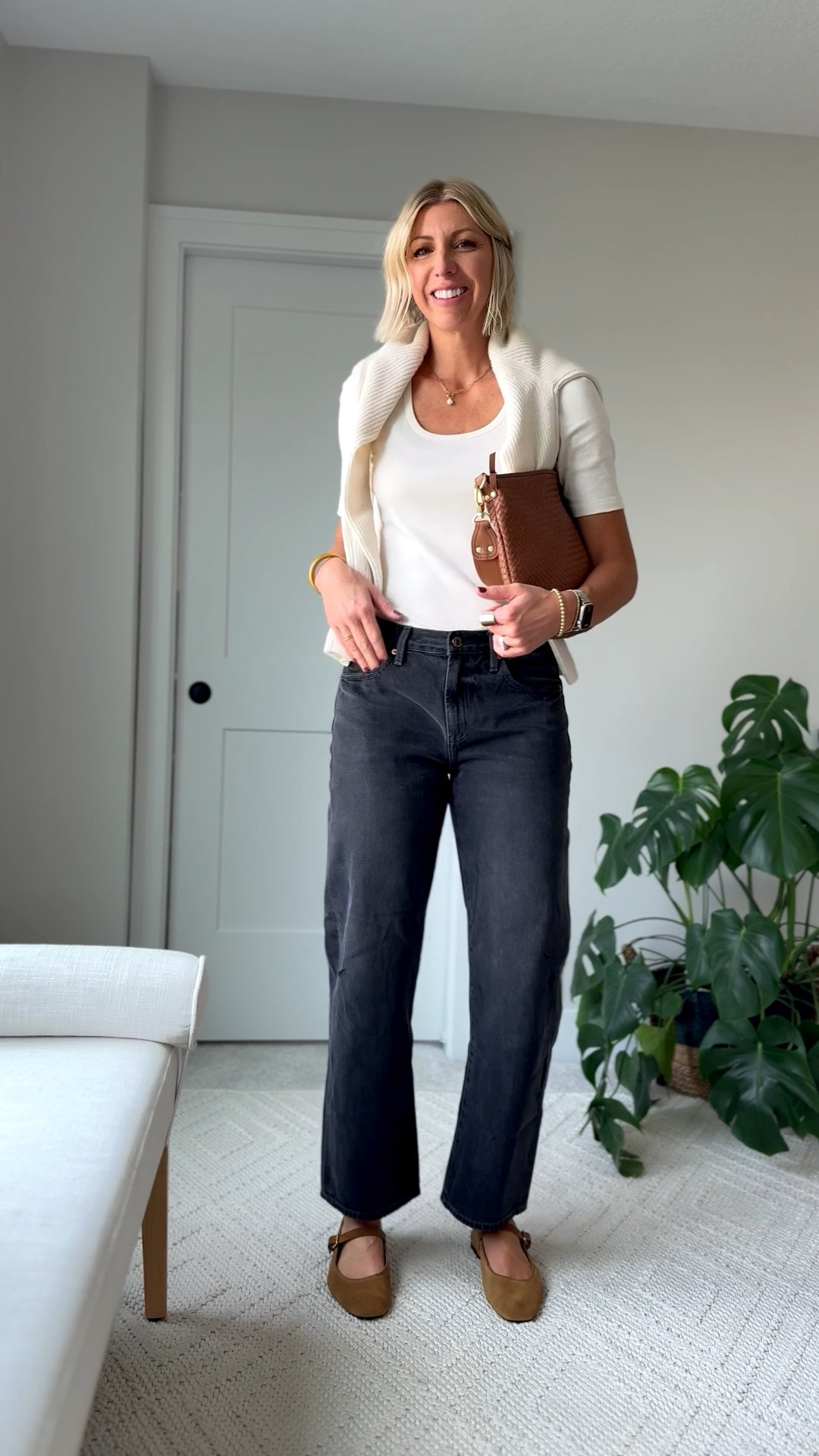 Easy fall layers
✔️puff sleeve tee
✔️ straight leg jeans with the perfect fit
✔️ cashmere sweater 
✔️suede ballet flats 
✔️leather woven crossbody bag 
Wearing small tee, small sweater, size 28 jeans (I’m 5’10” for height reference) 
size 10 shoes- get your tts 

#LTKOver40 #LTKFindsUnder100 #LTKSeasonal