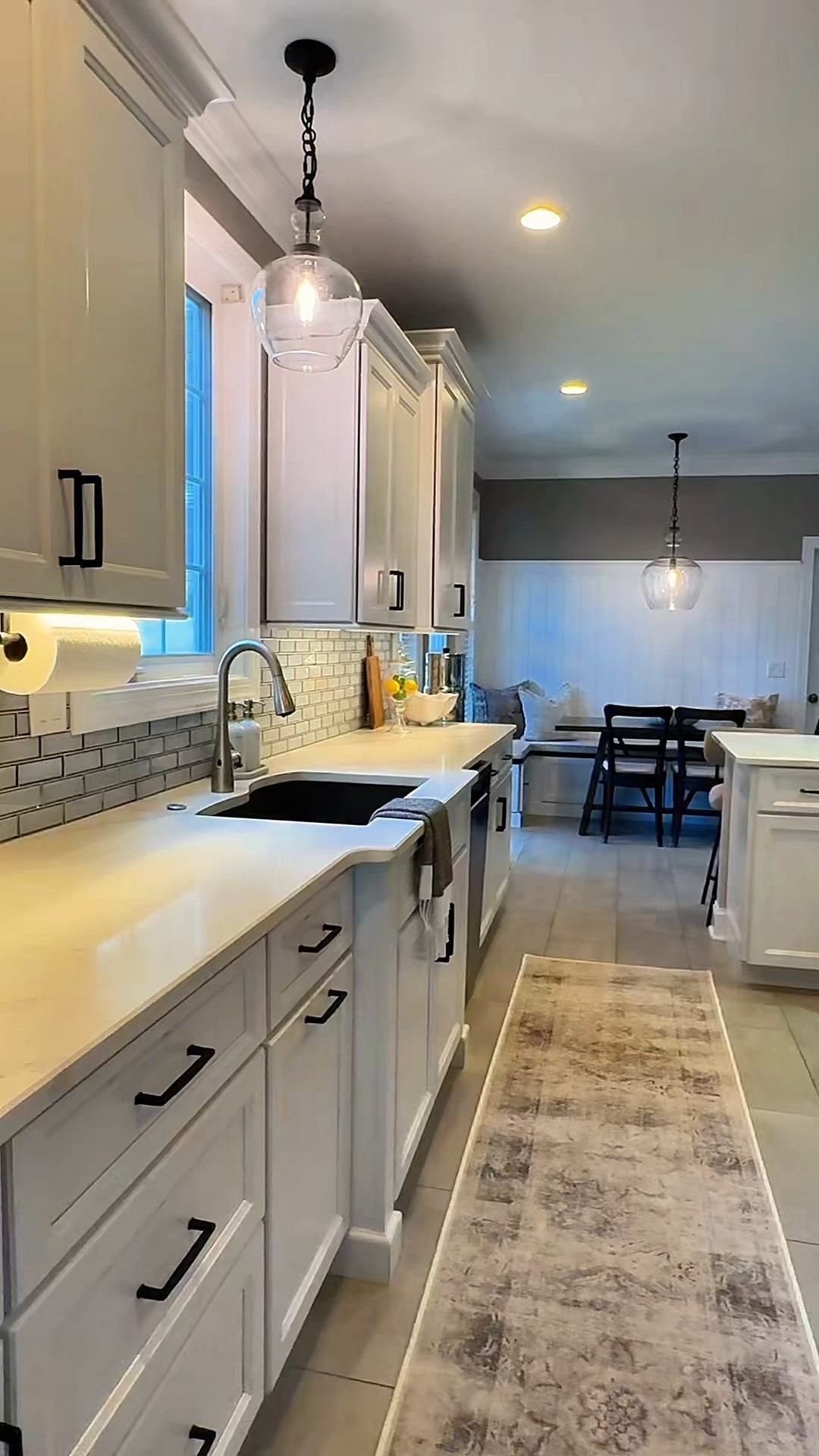 Minimal kitchen, but warm 🤍
Neutral tones, soft lighting, and pieces I actually use every day.

#homeinspo #interiorinspo #aestheticinteriors
#neutralinteriors #modernhome #kitcheninspo
#whitekitchen #kitchengoals
#cozyvibes #warmminimalism #calmhome
#interiorcreators #homecreators

#LTKHome