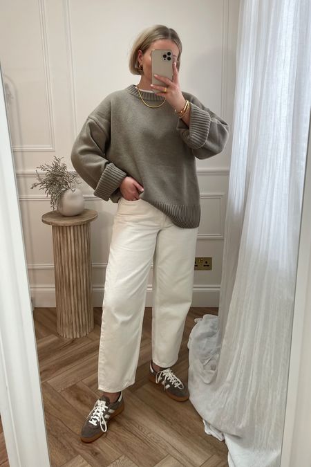White straight arch jeans (w28) 
Beige cashmere jumper (size s) 
Adidas spezial 