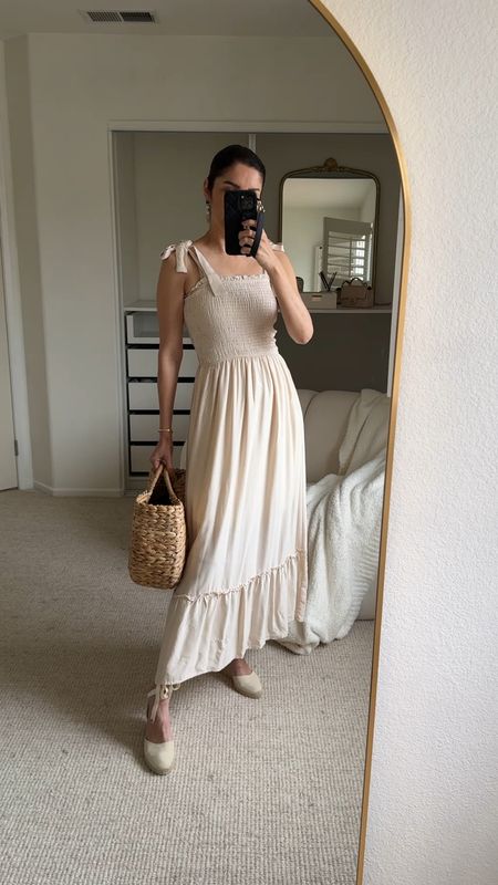 Amazon finds.
Spring summer dress under $40
Wearing size S.


#LTKstyletip #LTKover40 #LTKsalealert