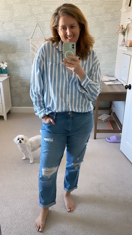 Old Navy button down shirt: Size L  (for more of an oversized fit)
Walmart distressed mom jeans: Size 13 (Juniors)

#LTKcurves #LTKstyletip #LTKfit