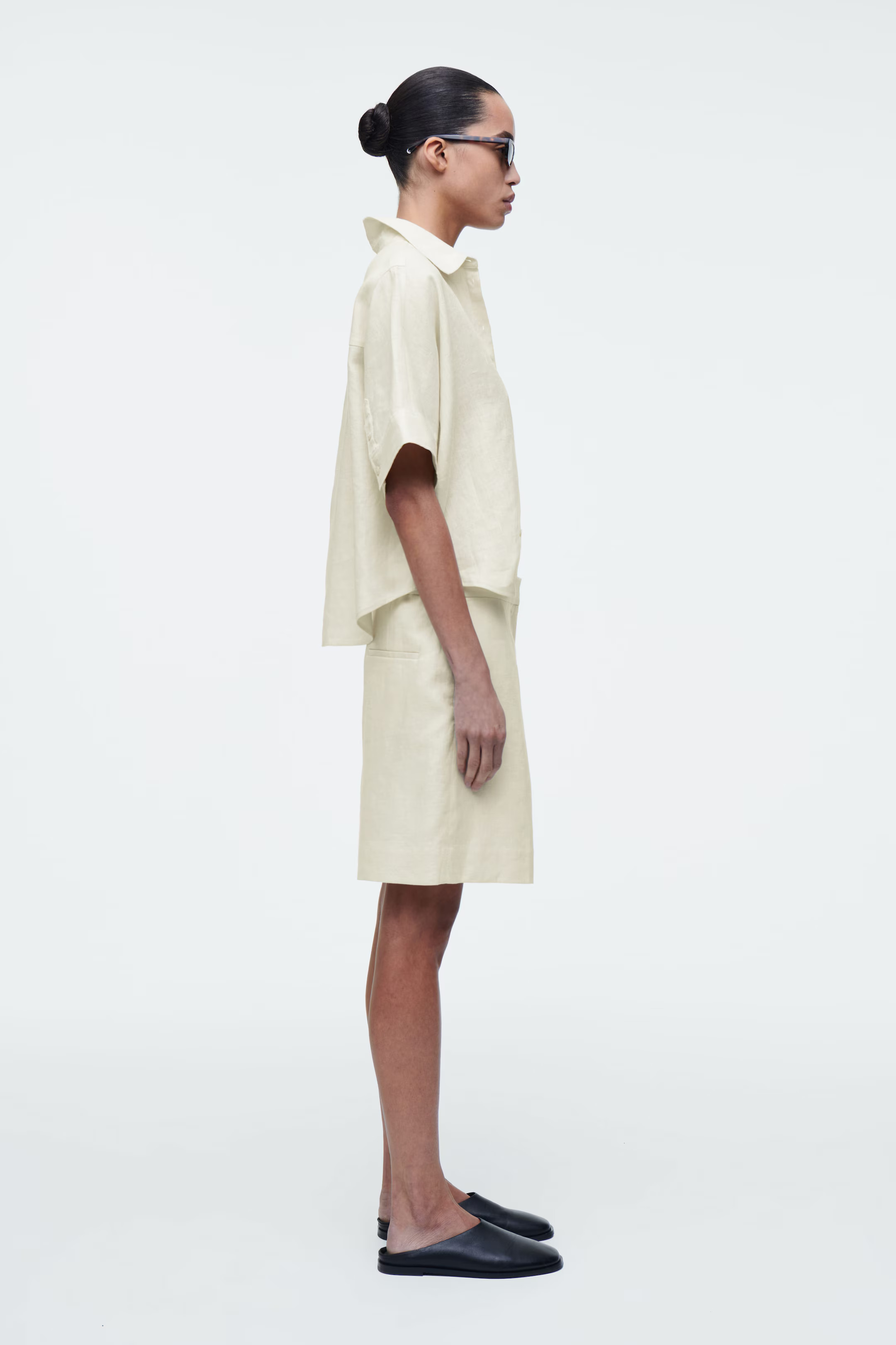 TAILORED ELASTICATED LINEN SHORTS - BUTTER YELLOW | COS | COS UK