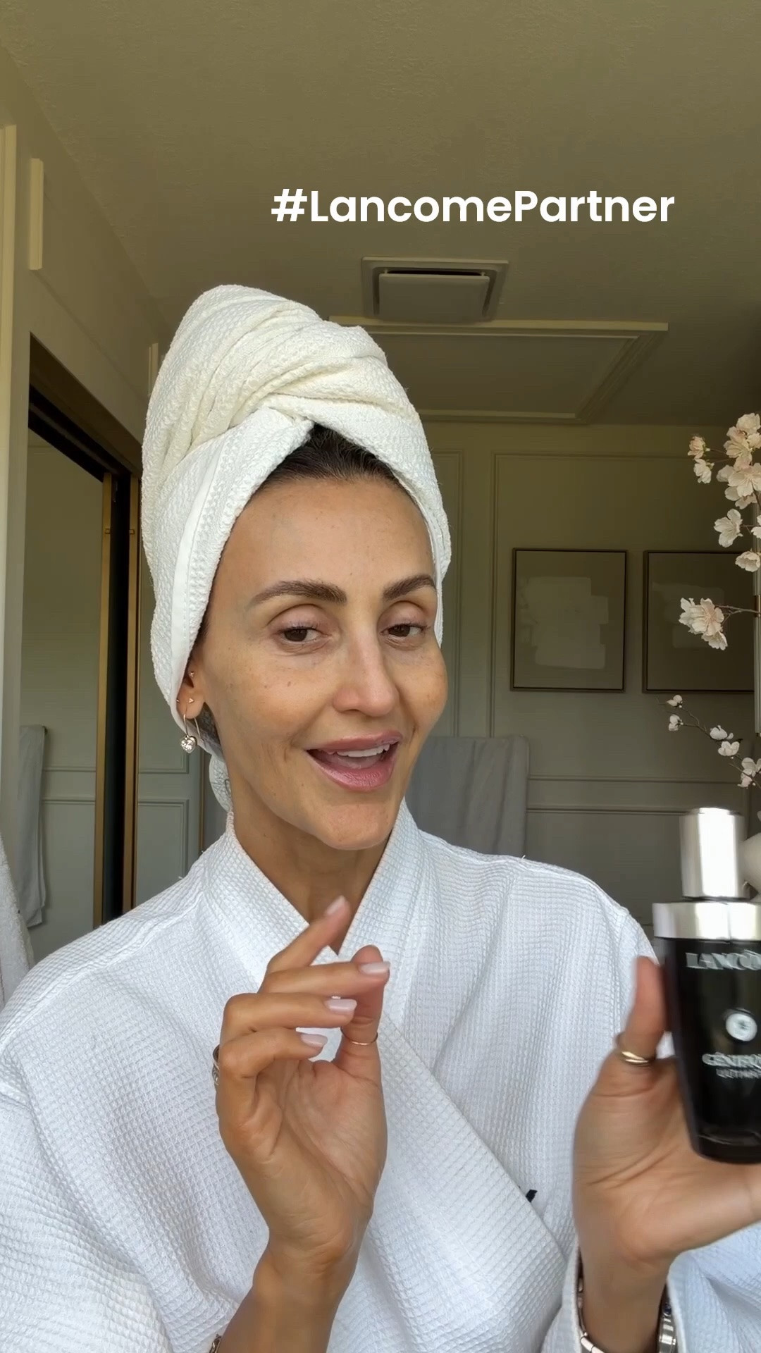 At 47 I’ve learned a few things and one of them is that makeup always starts with good skincare. I’m excited to share that my powerhouse Genifique Ultimate Serum is on an exclusive sale right now, 20% off with code LTK20! 
I’ve used this serum on and off for over 10 years, it repairs the skin barrier, hydrates and gives that healthy glow people are always asking me about! 
This is a great time to replenish yours or try it if you haven’t it yet, I promise you’ll love it! 

@lancomeofficial #lancomepartner #lancomeskincare

#LTKgrwm #LTKmorningroutine #LTKOver40