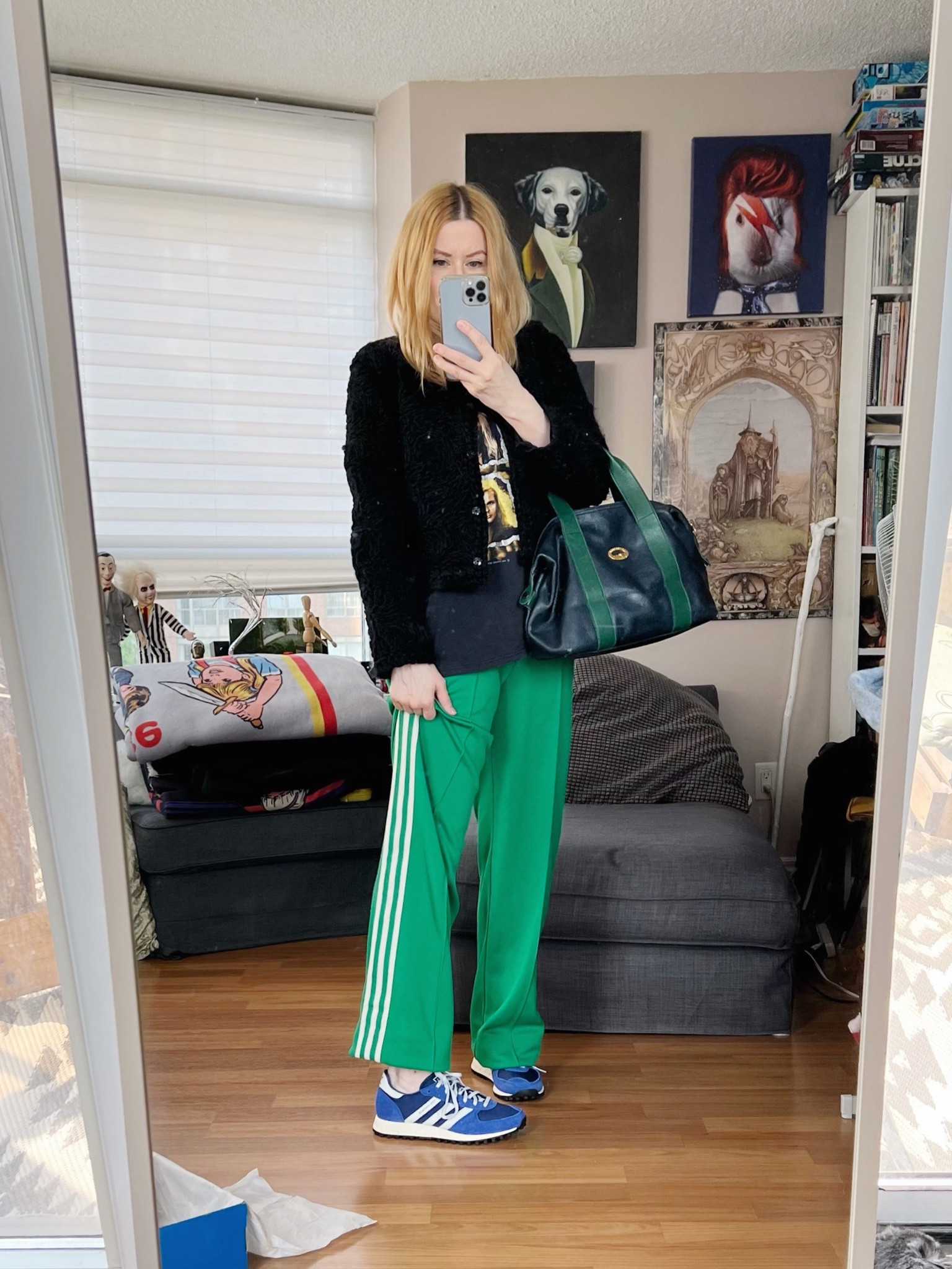 New kicks 👟👟👟 these pants would look really cute cropped.
Handbag and t-shirt vintage. Track pants and sneakers meant to look vintage.
•
.  #springlook  #StyleOver40  #70sadidas  #adidas #poshmarkFind #thriftFind #sportystyle #secondhandFind #fashionstylist #vintagelongchamp #FashionOver40  #MumStyle #genX #genXStyle #shopSecondhand #genXInfluencer #WhoWhatWearing #genXblogger #secondhandDesigner #Over40Style #40PlusStyle #Stylish40s #styleTip  #HighStreetFashion #torontostylist 


#LTKshoecrush #LTKstyletip #LTKunder100