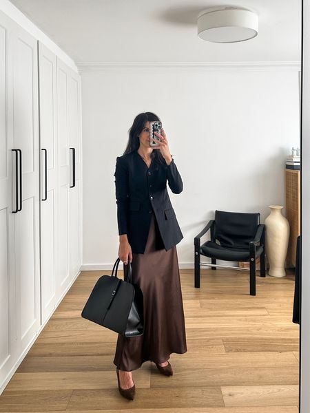 Blazer is old season Tibi. Skirt is in size S. Shoes I sized up to 40.5, bag is 10% off with MADEMOISELLE10

Work wear outfit idea

#LTKaustralia #LTKSeasonal #LTKworkwear